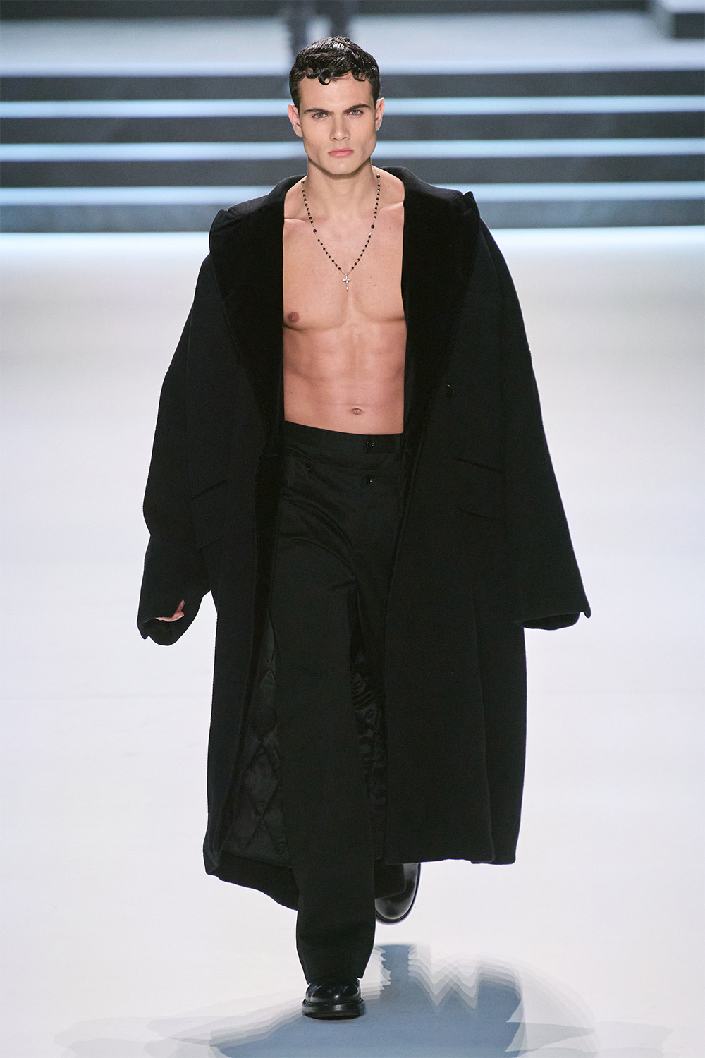 Эрчүүд корсет өмсөж болно: Dolce & Gabbana намар-өвөл 2023 цуглуулга (фото 38)
