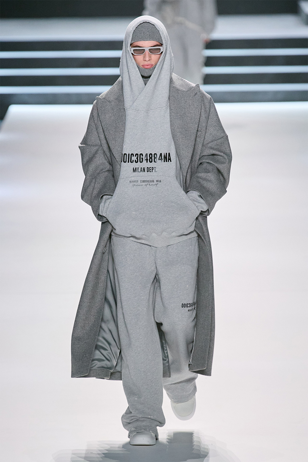 Эрчүүд корсет өмсөж болно: Dolce & Gabbana намар-өвөл 2023 цуглуулга (фото 49)