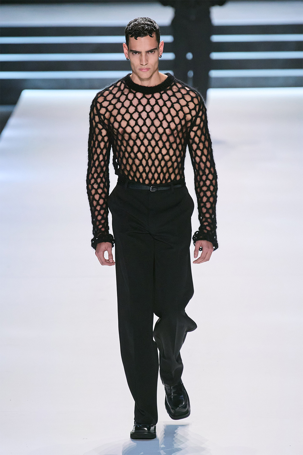 Эрчүүд корсет өмсөж болно: Dolce & Gabbana намар-өвөл 2023 цуглуулга (фото 59)