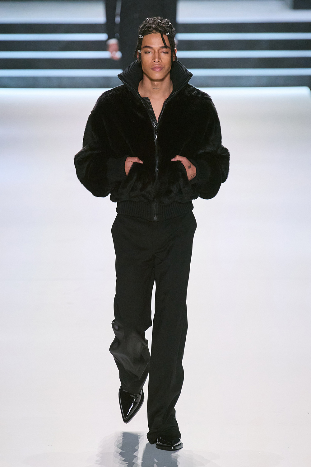 Эрчүүд корсет өмсөж болно: Dolce & Gabbana намар-өвөл 2023 цуглуулга (фото 60)