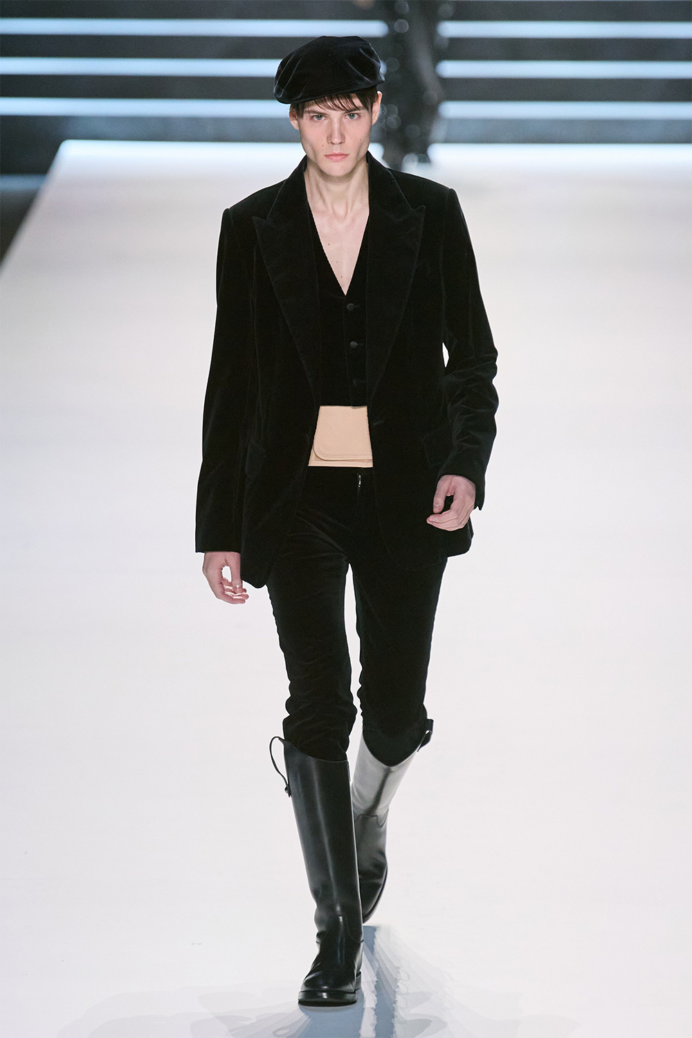 Эрчүүд корсет өмсөж болно: Dolce & Gabbana намар-өвөл 2023 цуглуулга (фото 65)
