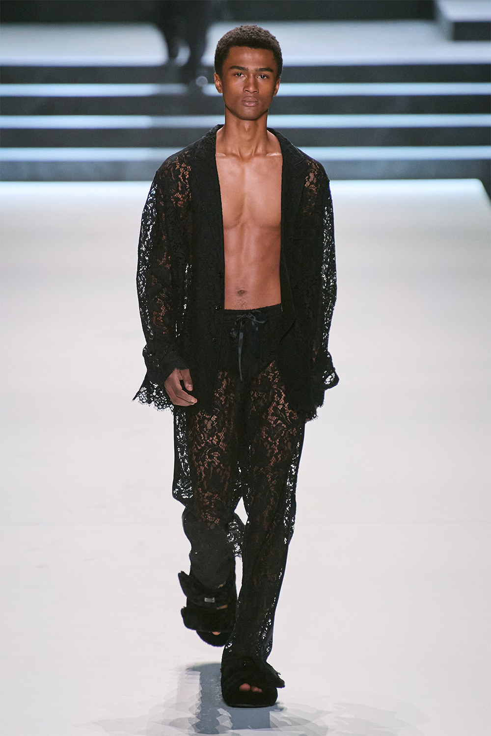Эрчүүд корсет өмсөж болно: Dolce & Gabbana намар-өвөл 2023 цуглуулга (фото 71)