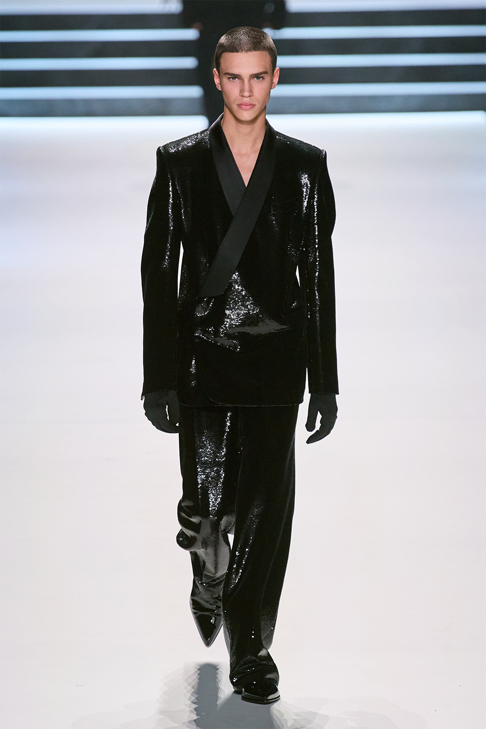 Эрчүүд корсет өмсөж болно: Dolce & Gabbana намар-өвөл 2023 цуглуулга (фото 68)