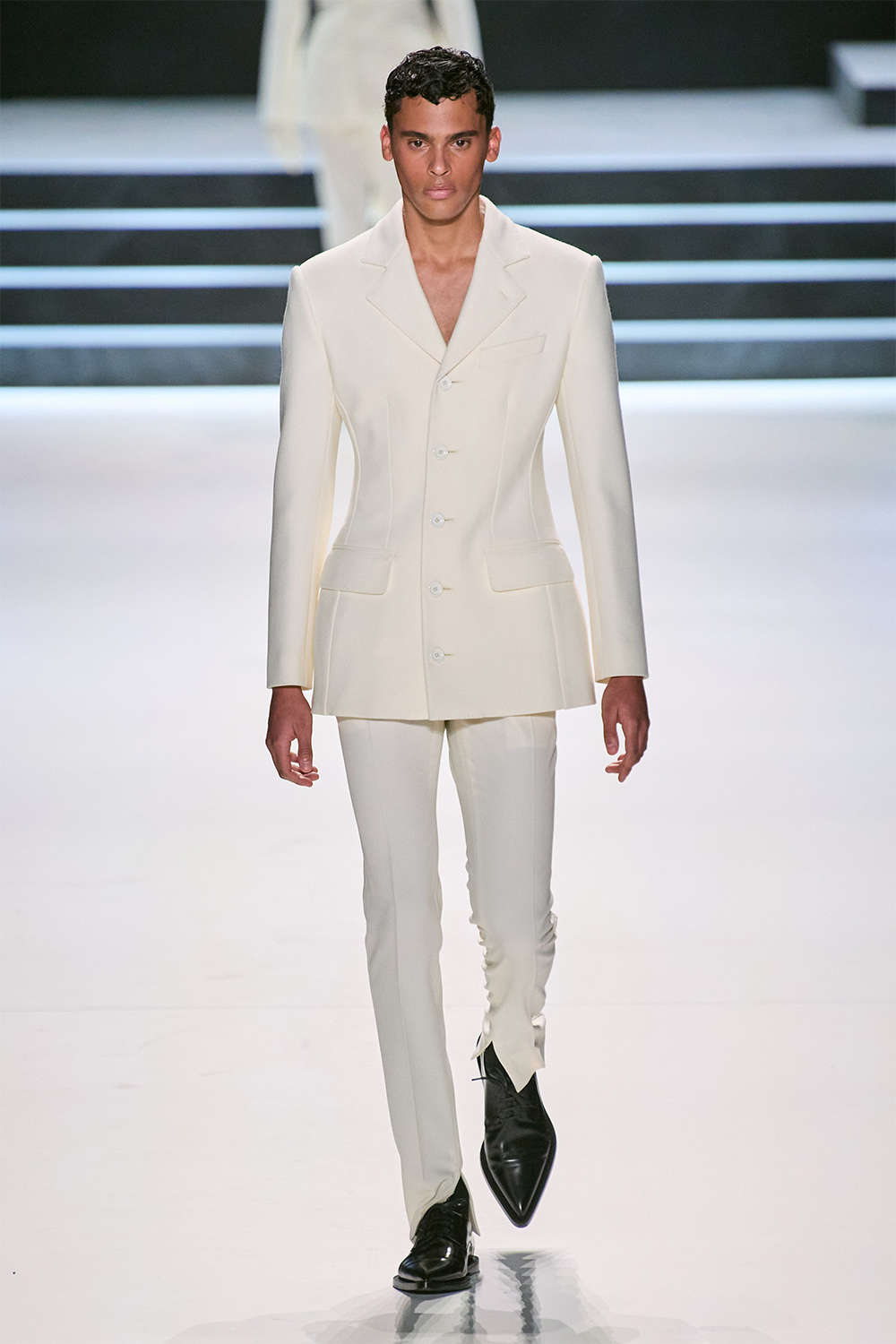 Эрчүүд корсет өмсөж болно: Dolce & Gabbana намар-өвөл 2023 цуглуулга (фото 80)