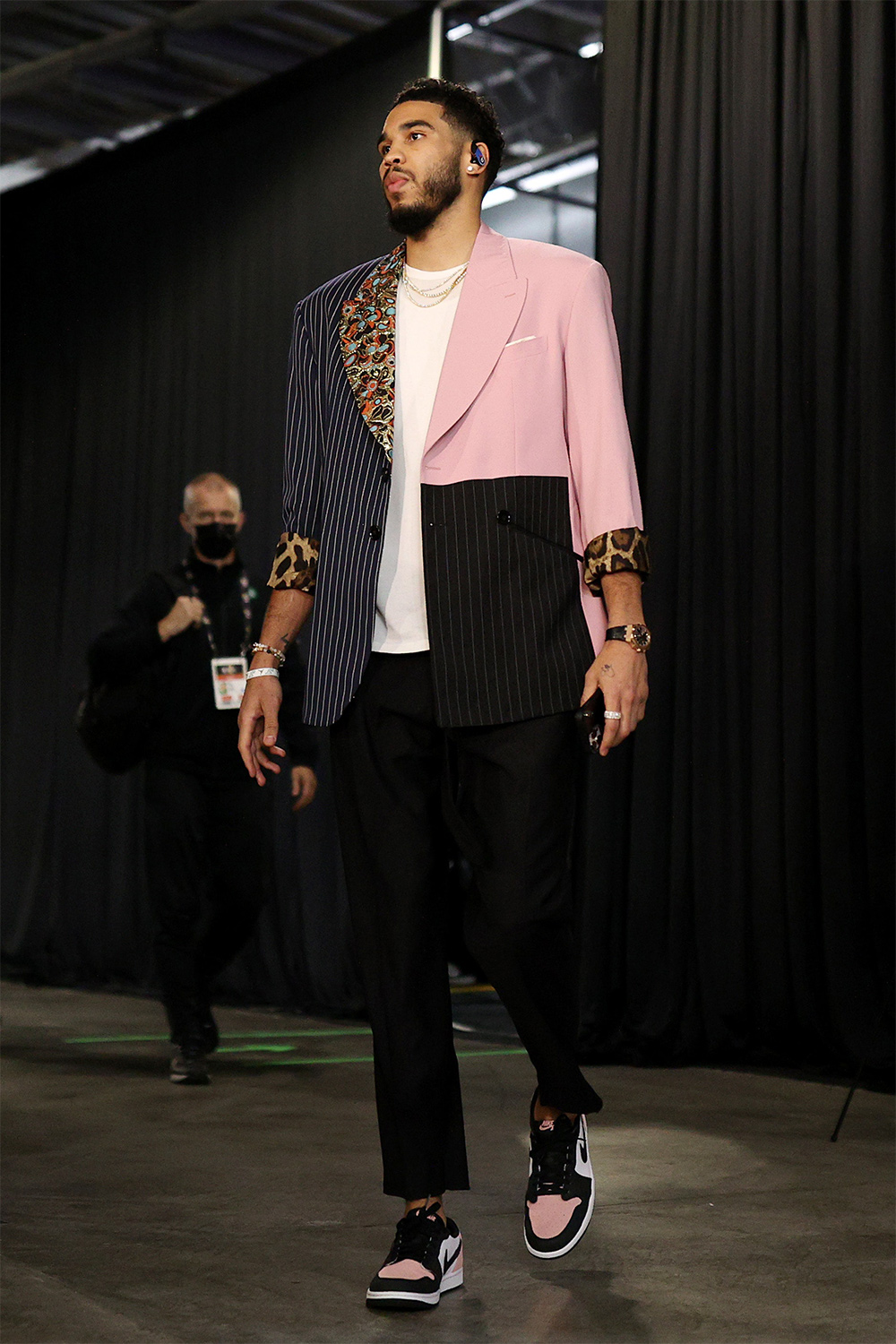 Загварын инфлюенсерүүдтэй эн тэнцэхүйц хувцасладаг NBA-ын тоглогчид (фото 27)