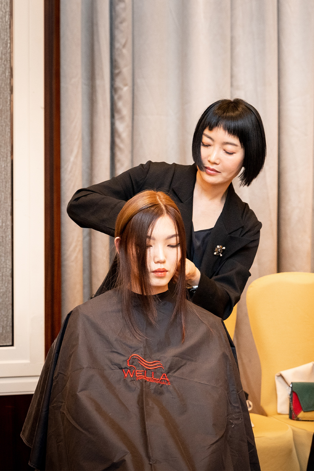Солонгосын мэргэжлийн үсний стилист монгол охидын дүр төрхийг хэрхэн хувиргав? (фото 1)
