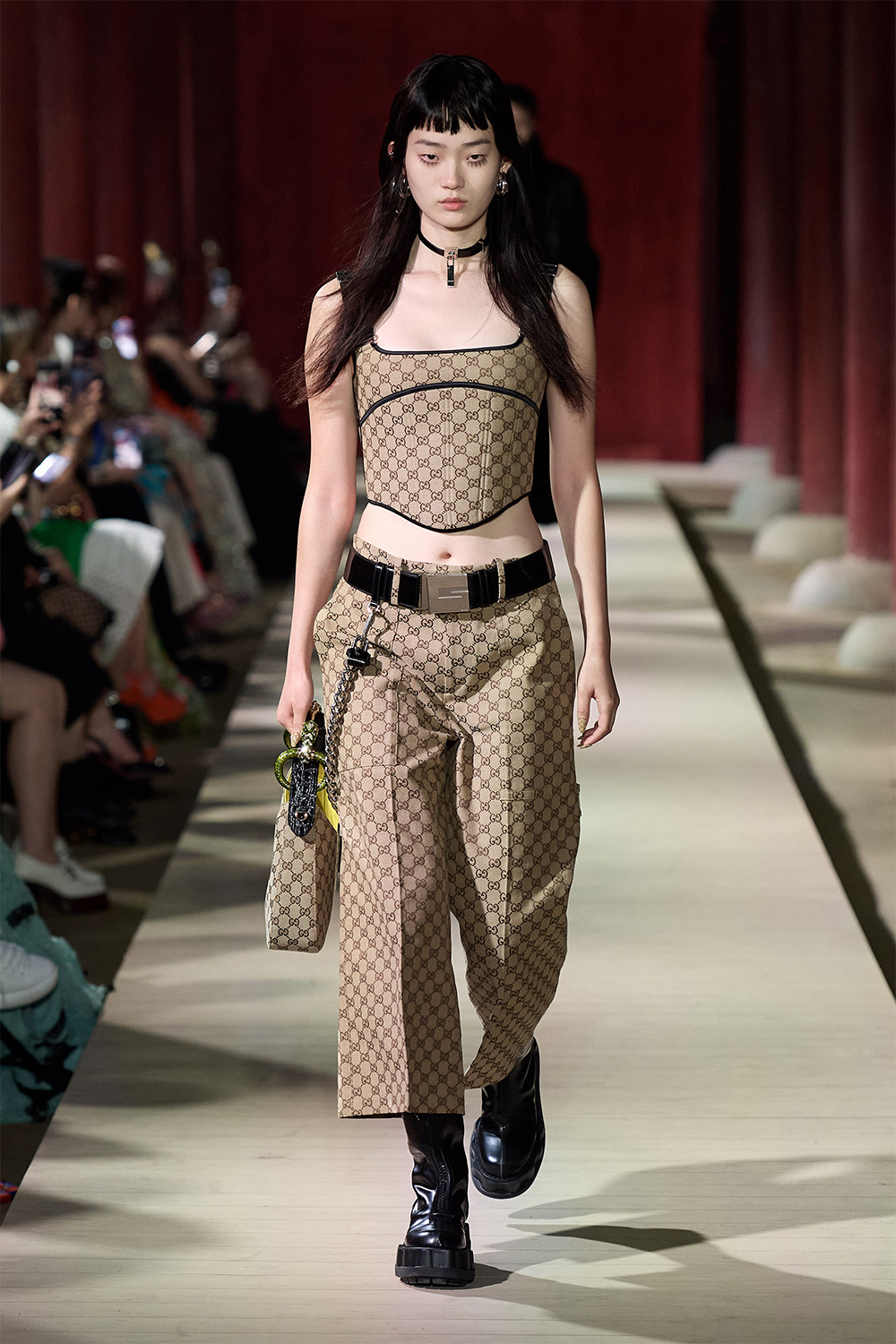 Gucci брэндийн Cruise 2024 загварын шоу: Яагаад Сөүлд зохион байгуулагдав? (фото 47)