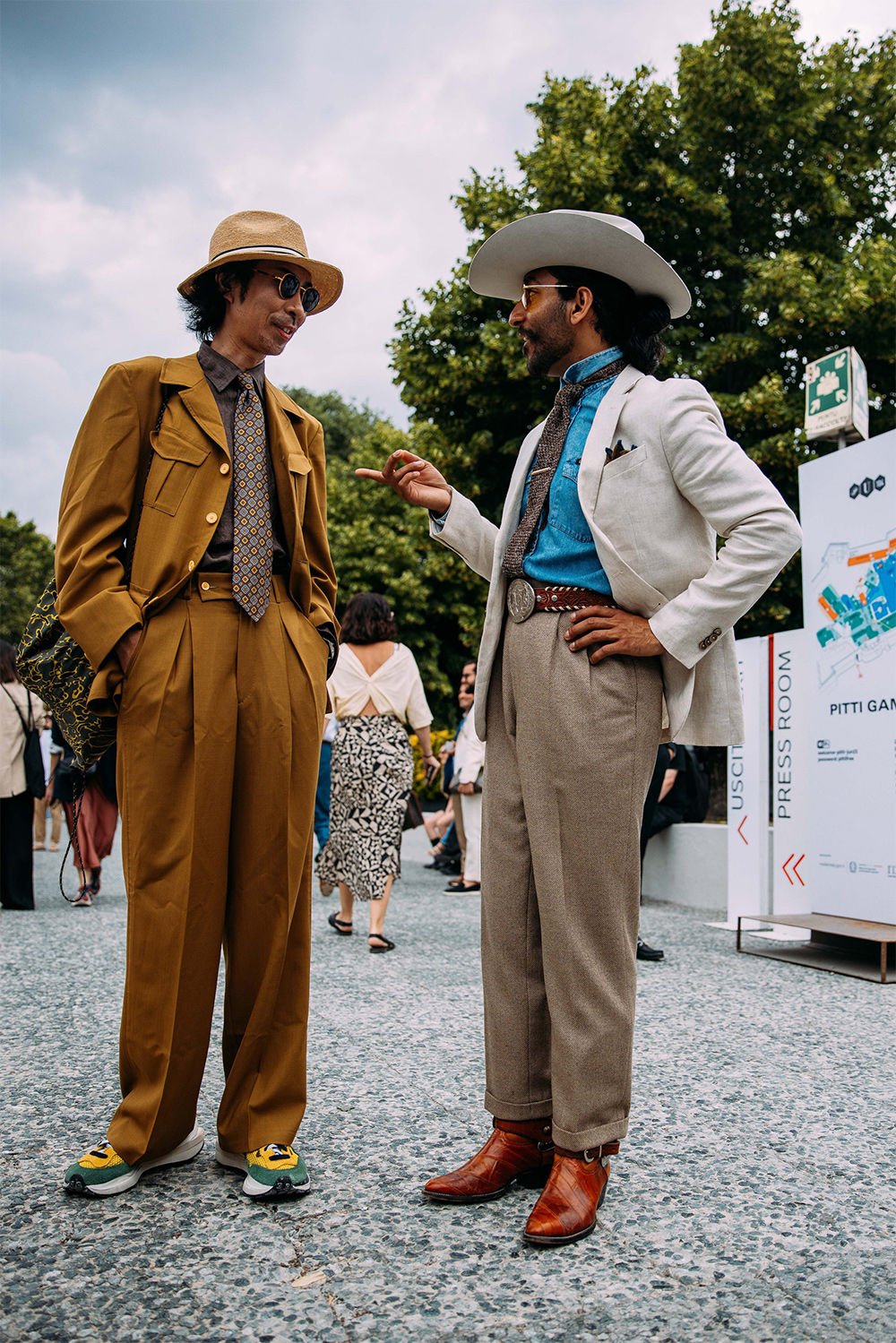 Итали эрчүүд яаж хувцасладаг вэ?: Флоренц хотын гудамжаар (фото 16)