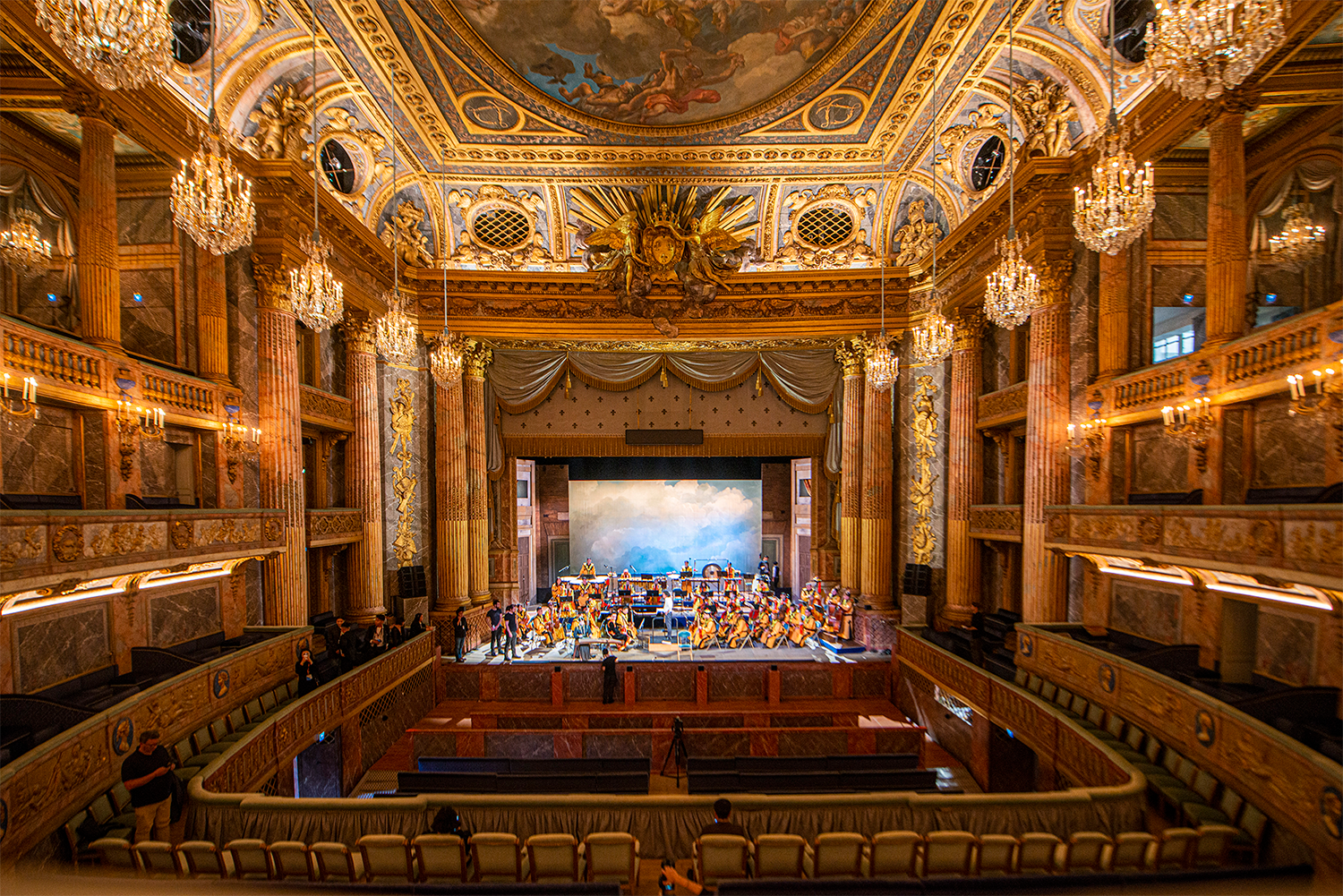 Улсын Филармонийн Морин Хуурын Чуулга Версалийн хааны ордны дуурийн театрт тоглолоо (фото 1)