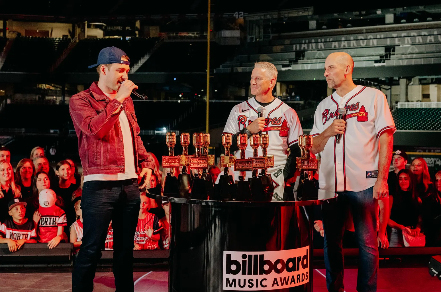 Billboard Music Awards 2023 ёслолын ялагчид тодорлоо: The Weeknd, SZA, Жон Гүг болон бусад (фото 3)