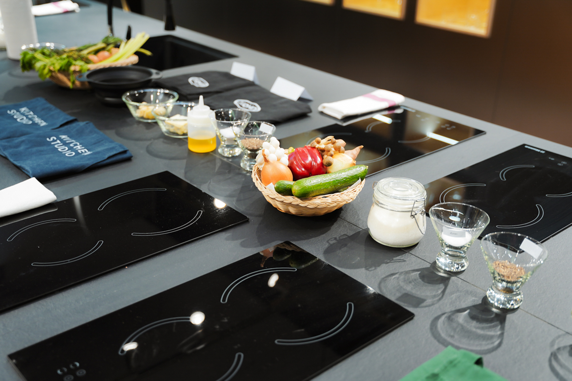 Buro Review: Хоолны соёлыг түгээхээр зорин ажиллаж буй Kitchen Studio-д зочиллоо (фото 7)