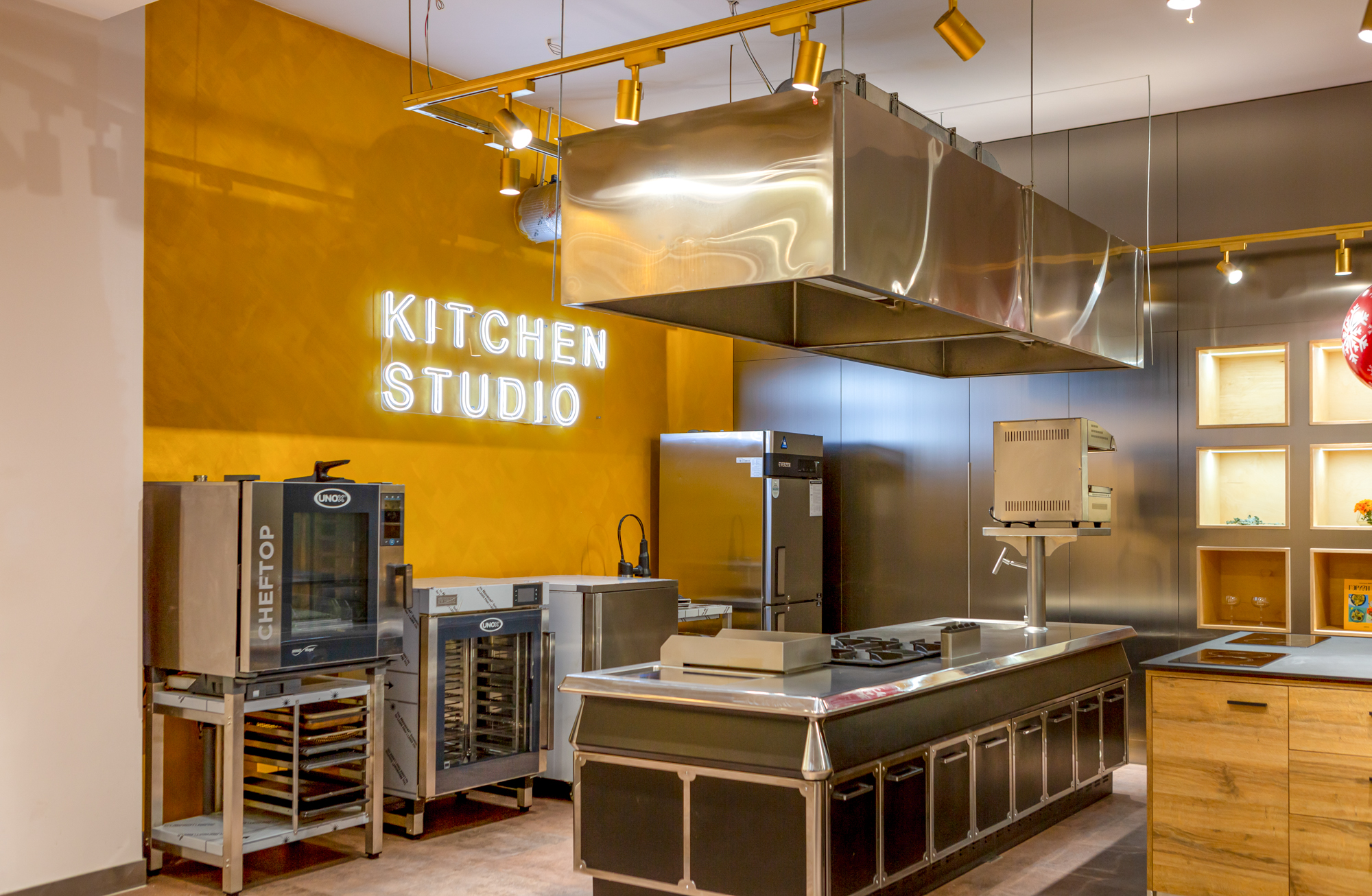 Buro Review: Хоолны соёлыг түгээхээр зорин ажиллаж буй Kitchen Studio-д зочиллоо (фото 11)