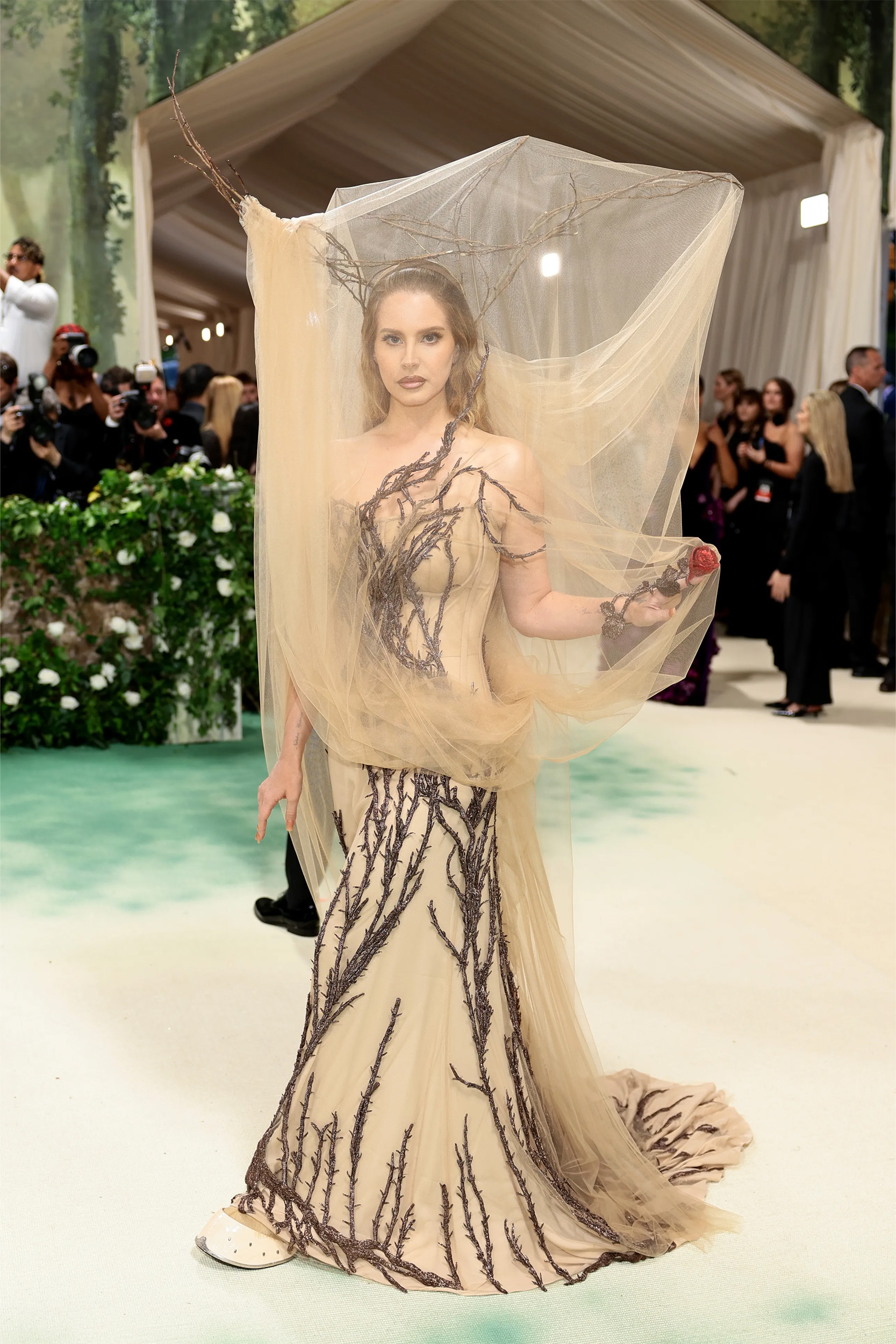 Met Gala 2024: Алдартнуудын бүрдүүлсэн төрхүүд (фото 6)