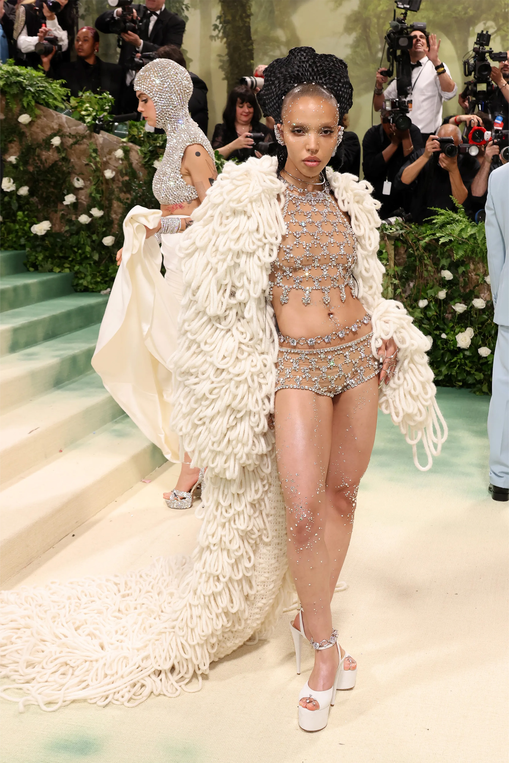 Met Gala 2024: Алдартнуудын бүрдүүлсэн төрхүүд (фото 23)