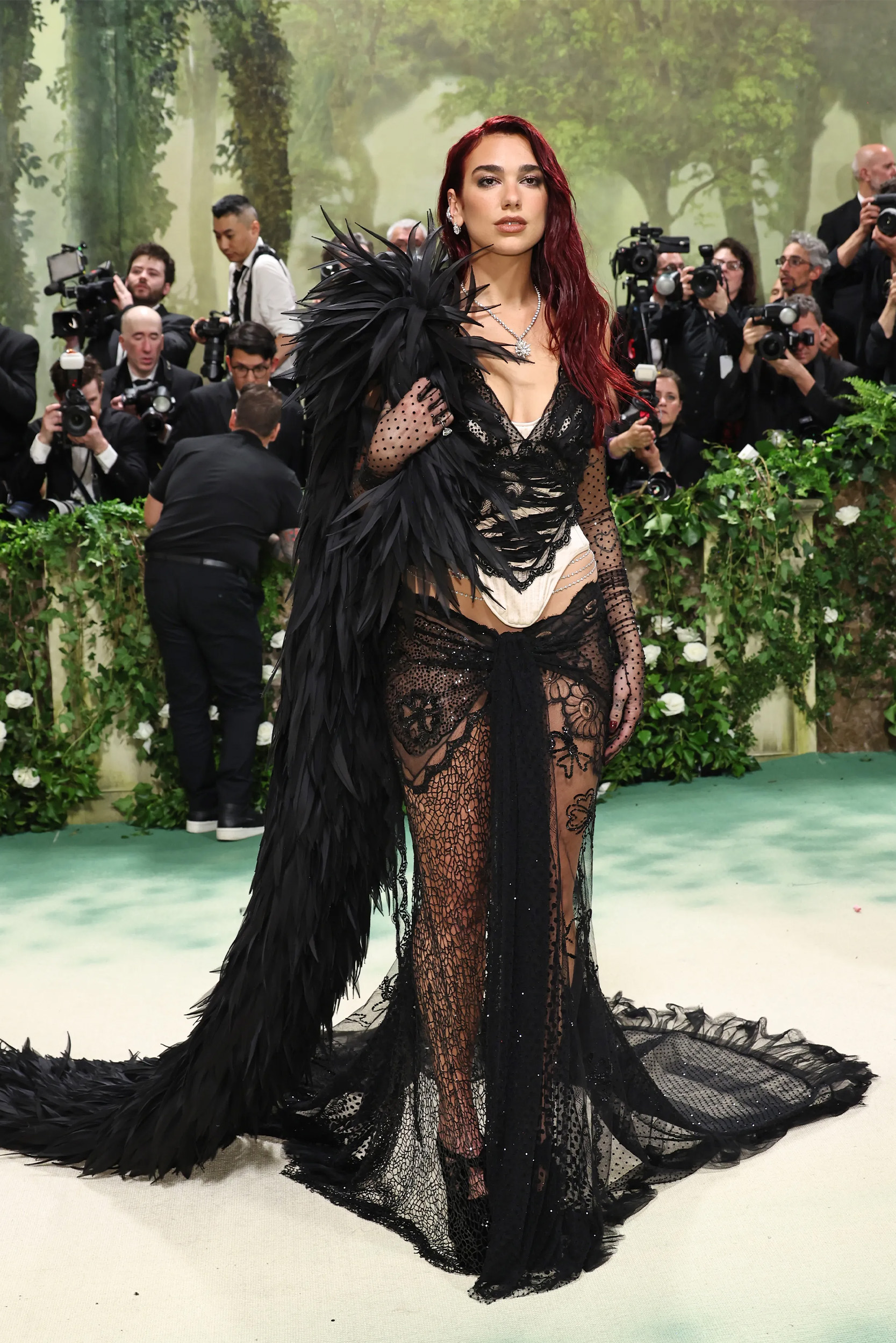 Met Gala 2024: Алдартнуудын бүрдүүлсэн төрхүүд (фото 18)