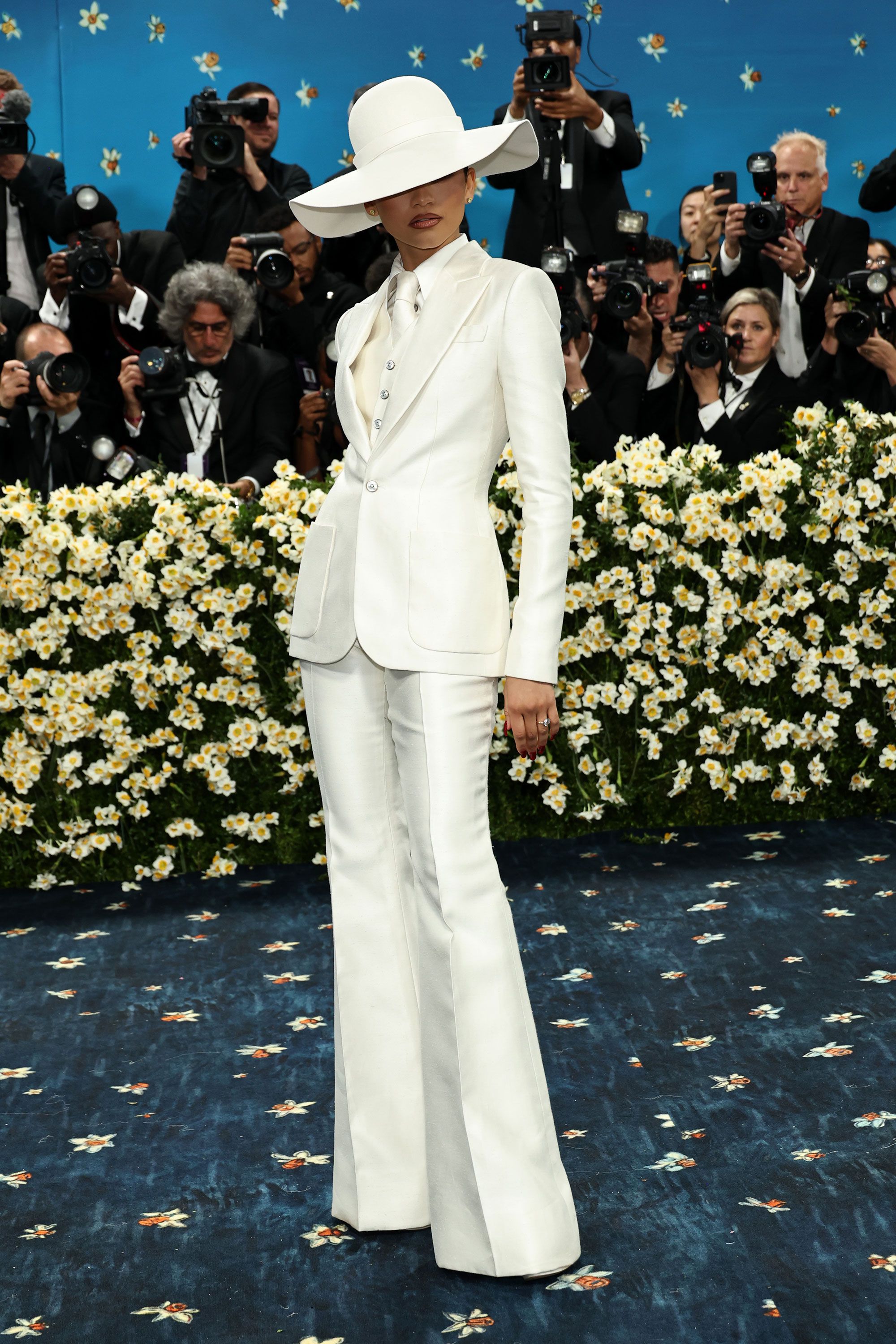 Met Gala 2025: Улаан хивсний шилдэг төрхүүд (фото 6)