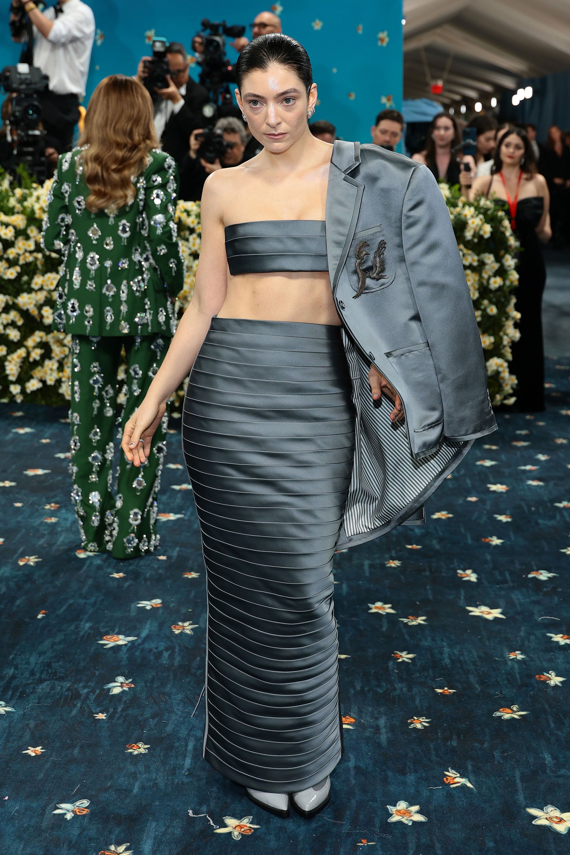 Met Gala 2025: Улаан хивсний шилдэг төрхүүд (фото 72)