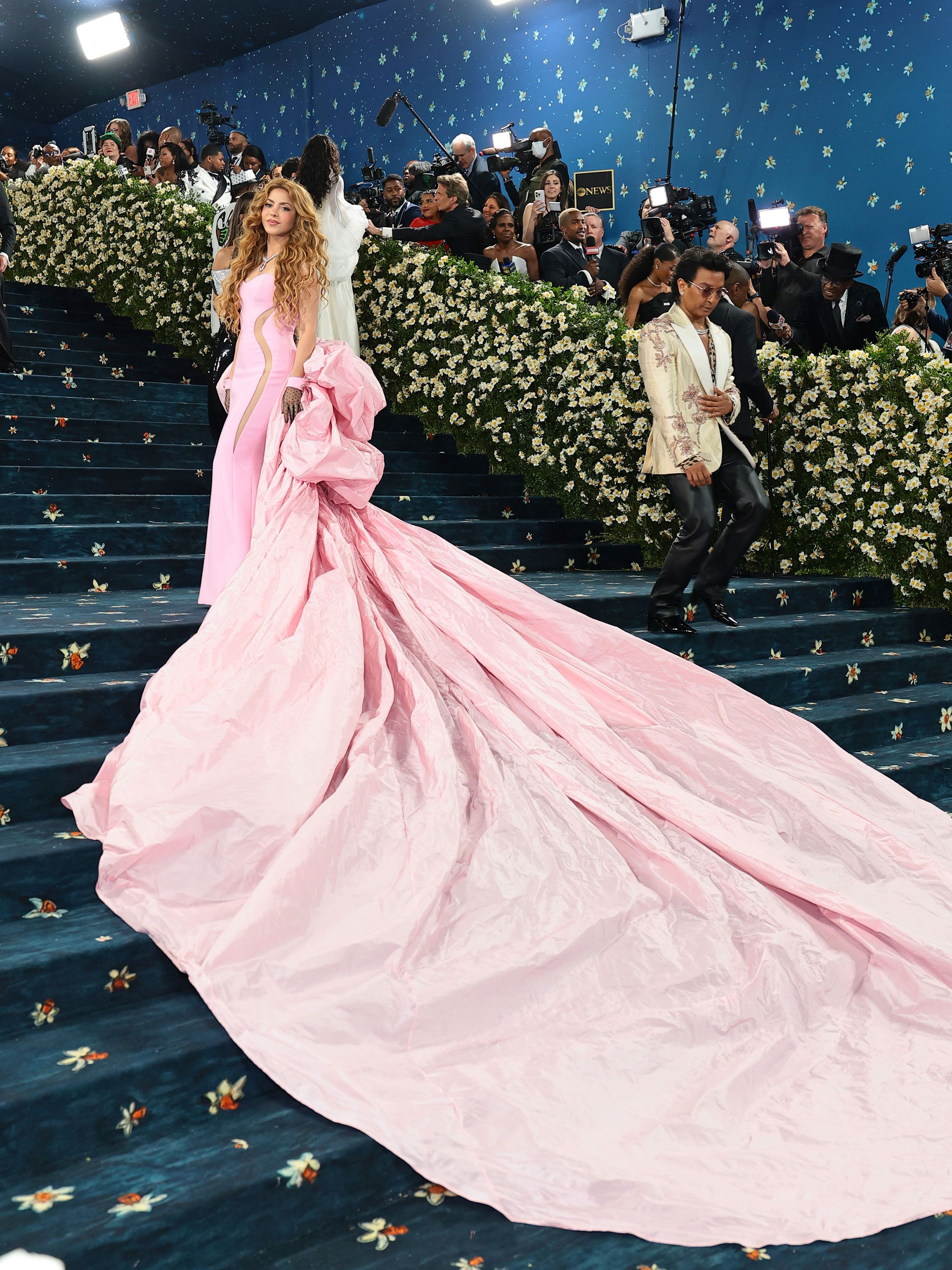 Met Gala 2025: Улаан хивсний шилдэг төрхүүд (фото 93)