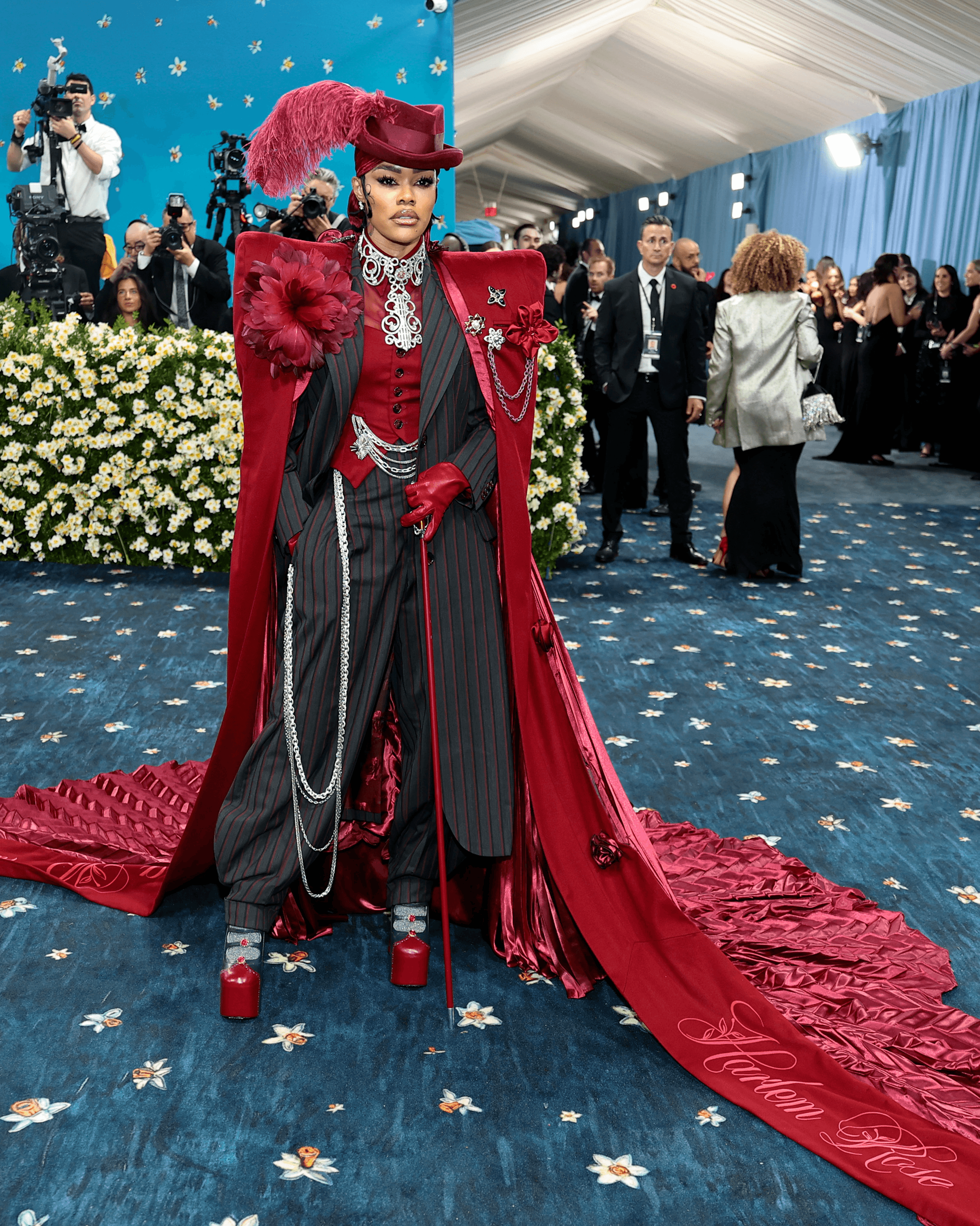 Met Gala 2025: Улаан хивсний шилдэг төрхүүд (фото 109)