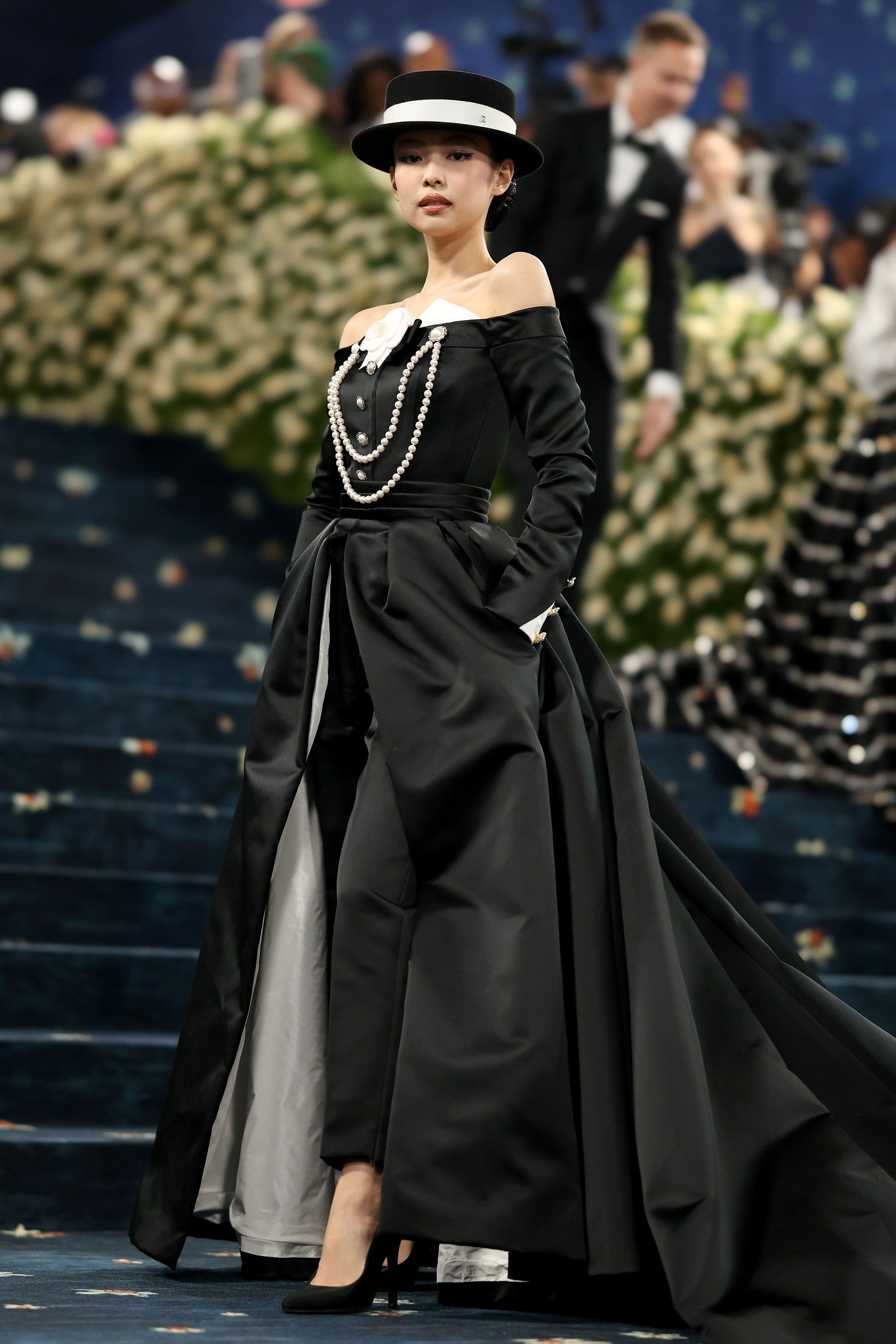 Met Gala 2025: Улаан хивсний шилдэг төрхүүд (фото 7)