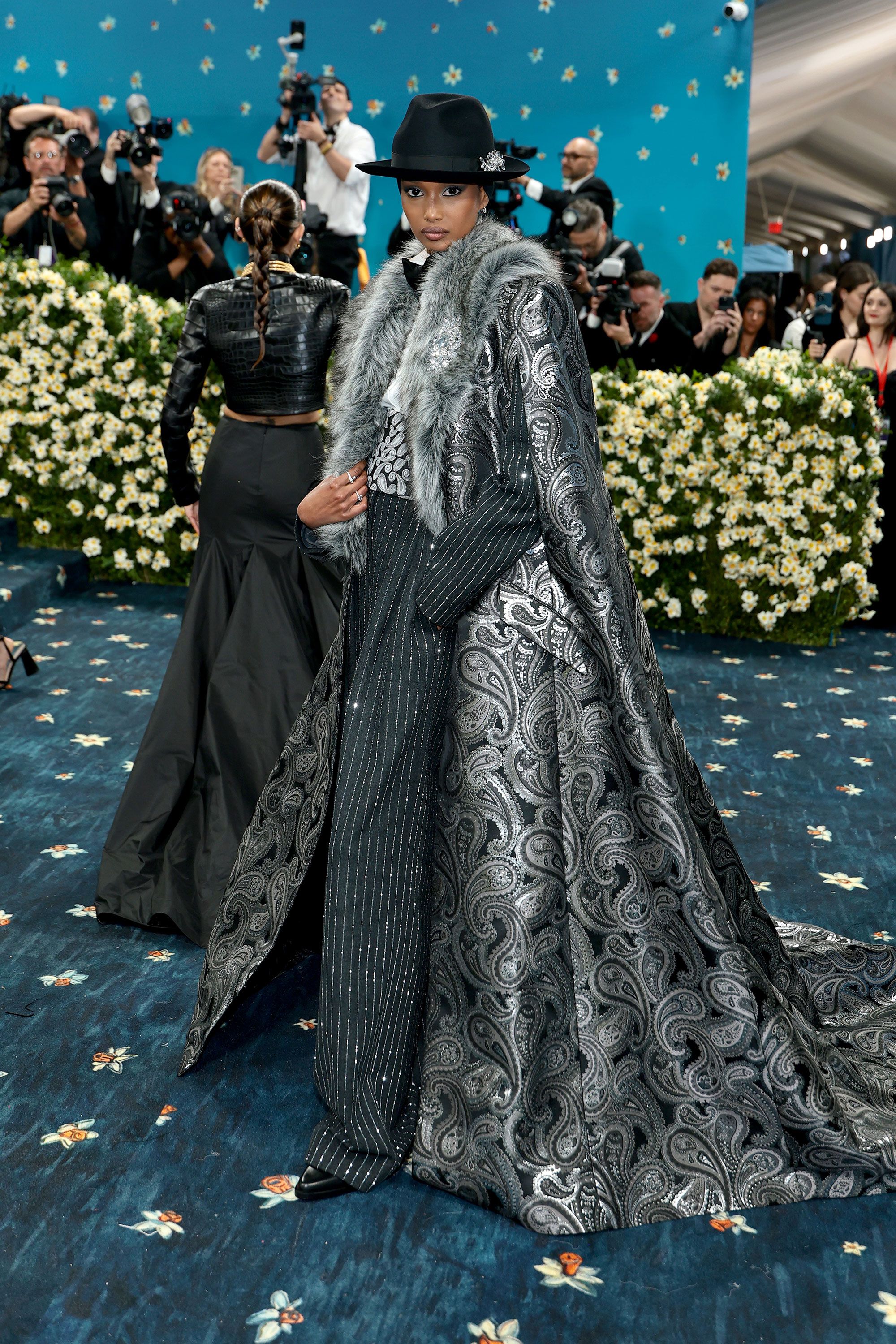 Met Gala 2025: Улаан хивсний шилдэг төрхүүд (фото 115)