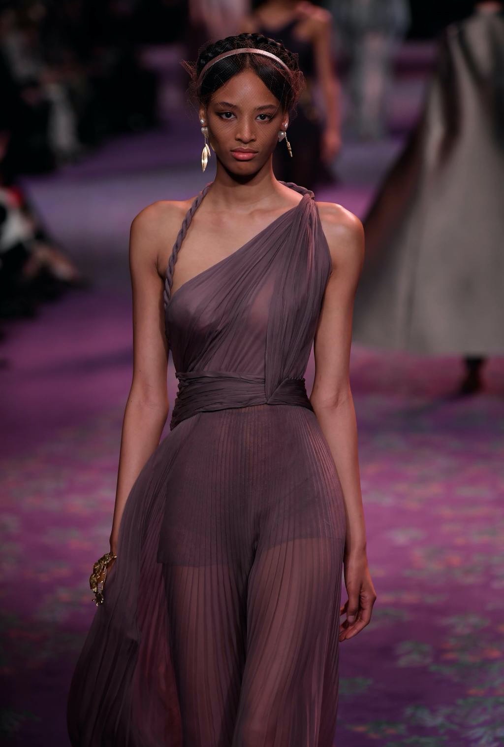 Dior, дизайнер Кьюрид "Баярлалаа" гэж хэллээ (фото 20)