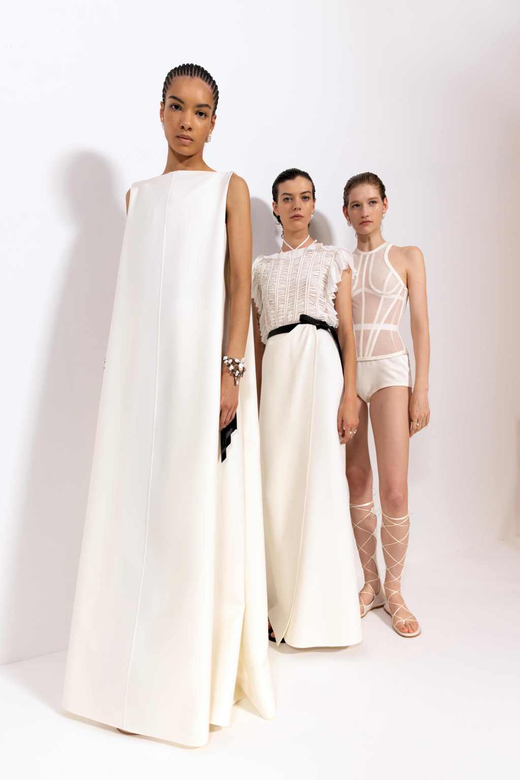 Dior, дизайнер Кьюрид "Баярлалаа" гэж хэллээ (фото 7)