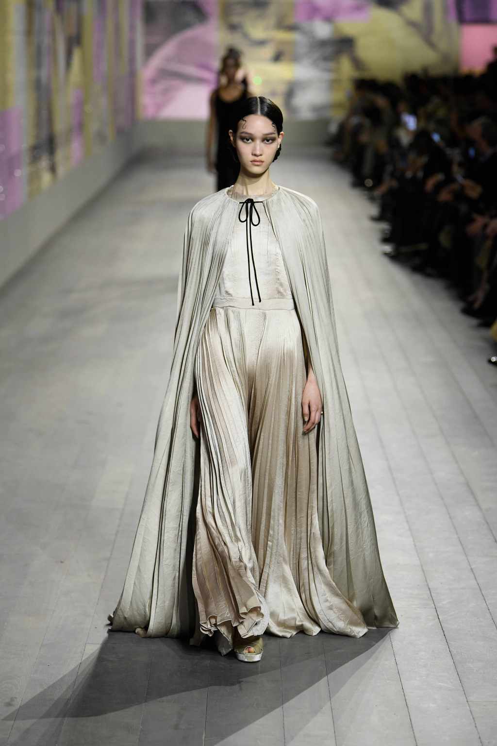 Dior, дизайнер Кьюрид "Баярлалаа" гэж хэллээ (фото 11)