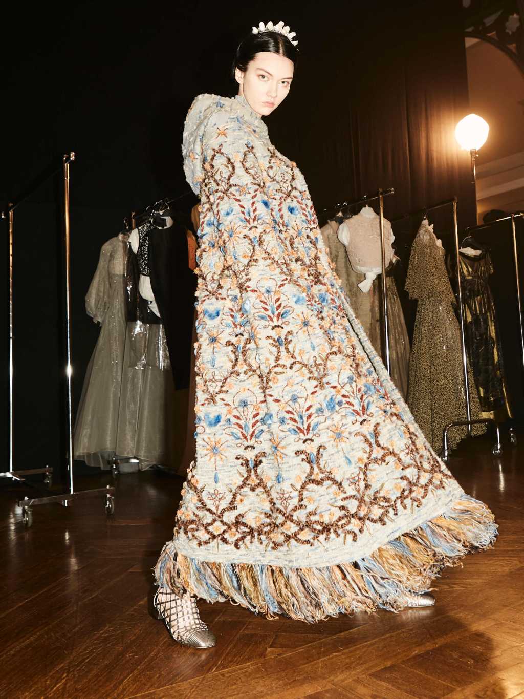 Dior, дизайнер Кьюрид "Баярлалаа" гэж хэллээ (фото 18)