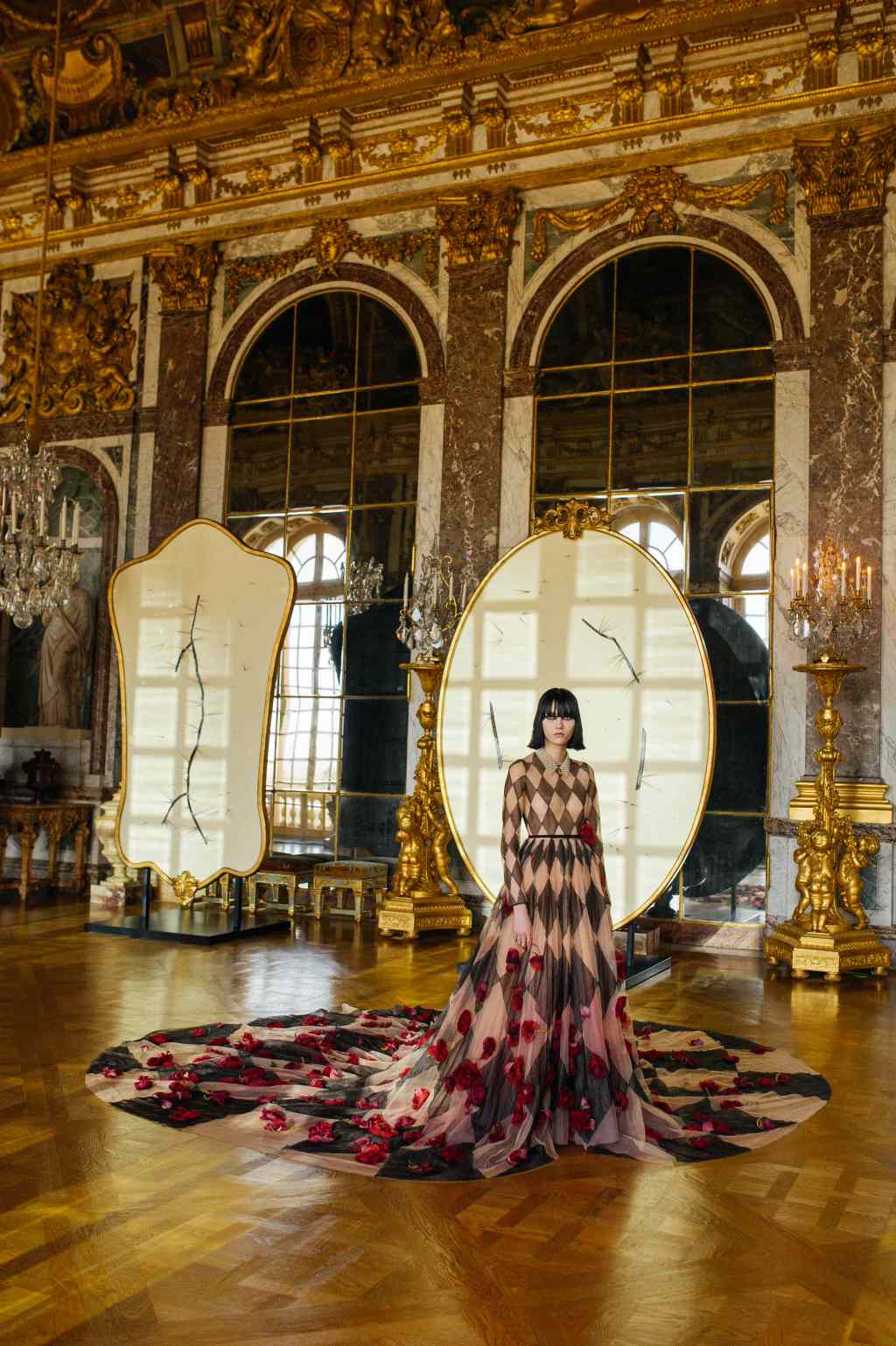 Dior, дизайнер Кьюрид "Баярлалаа" гэж хэллээ (фото 17)
