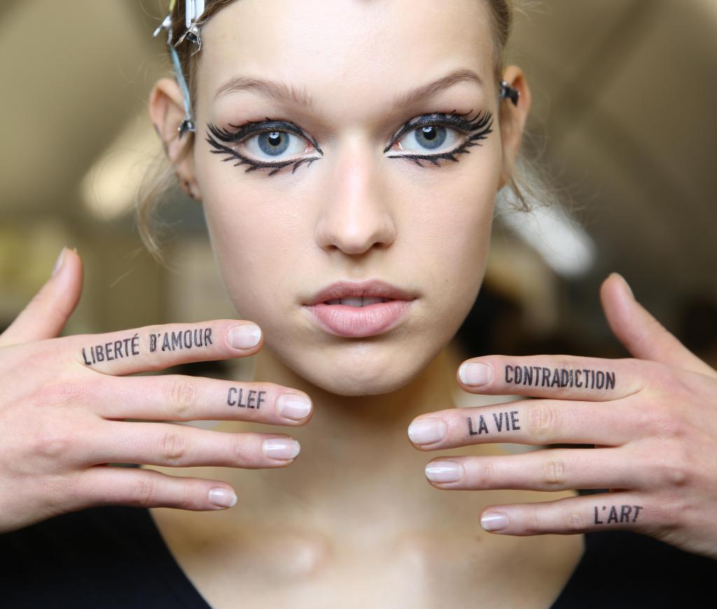 Dior, дизайнер Кьюрид "Баярлалаа" гэж хэллээ (фото 29)