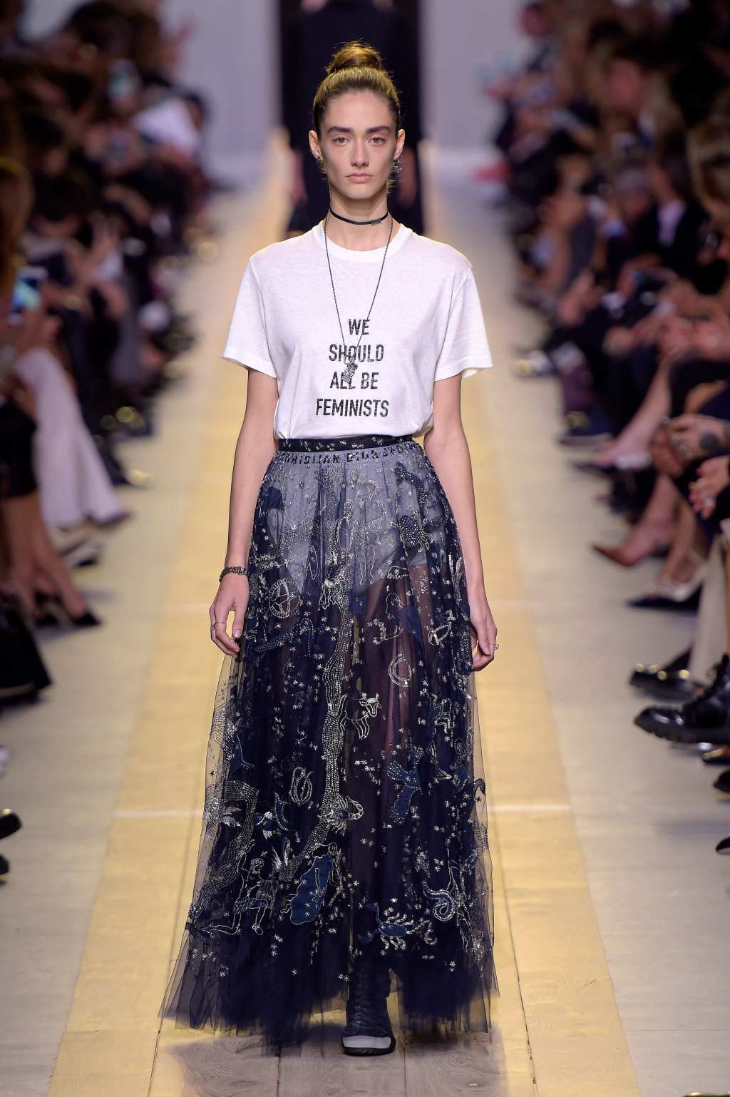 Dior, дизайнер Кьюрид "Баярлалаа" гэж хэллээ (фото 31)