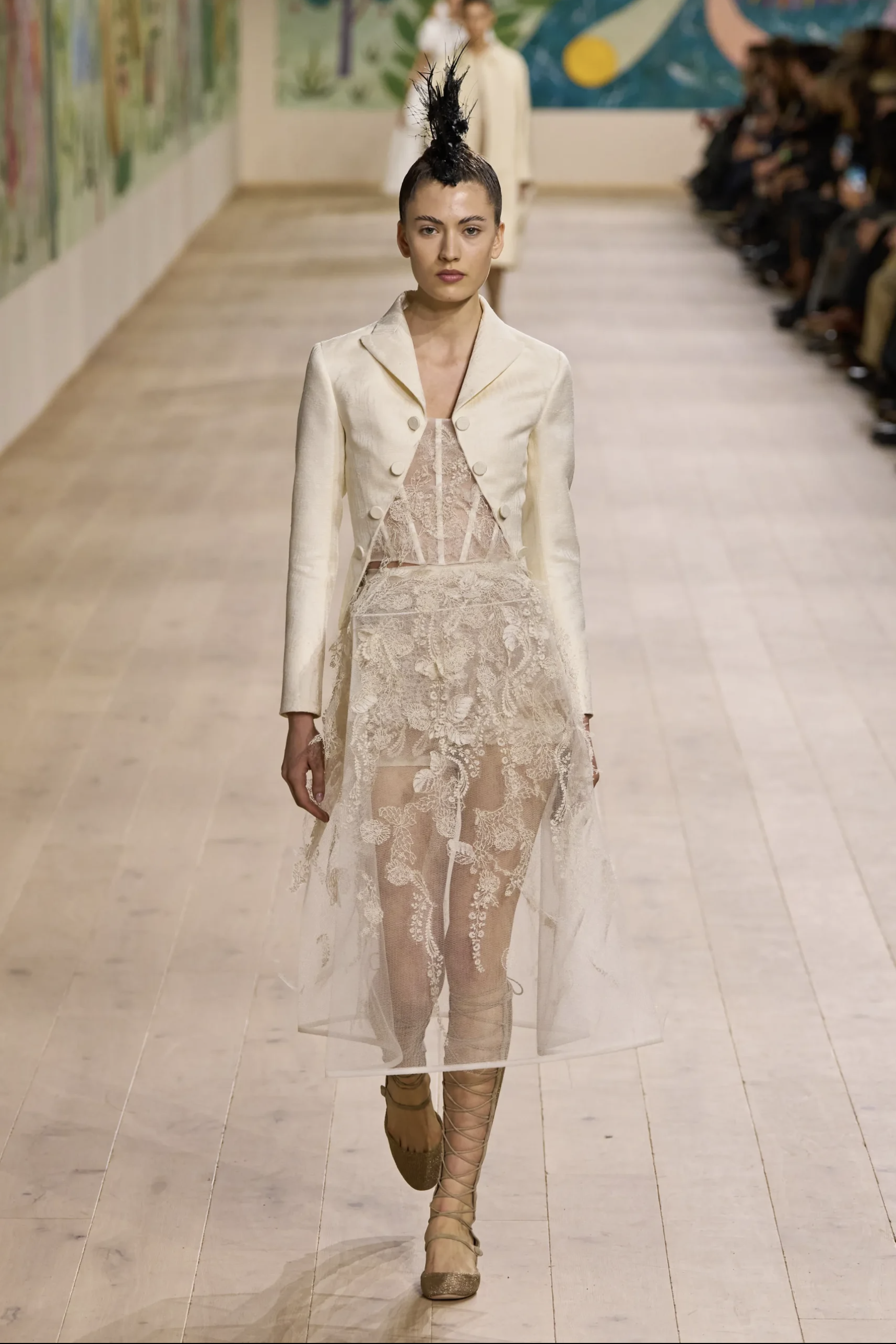 Dior, дизайнер Кьюрид "Баярлалаа" гэж хэллээ (фото 3)