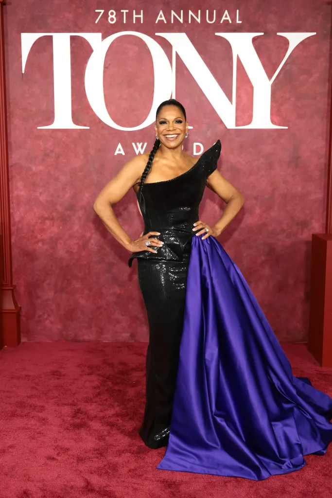 Tony Awards 2025: Улаан хивсний ёслол дээрх шилдэг төрхүүд (фото 18)