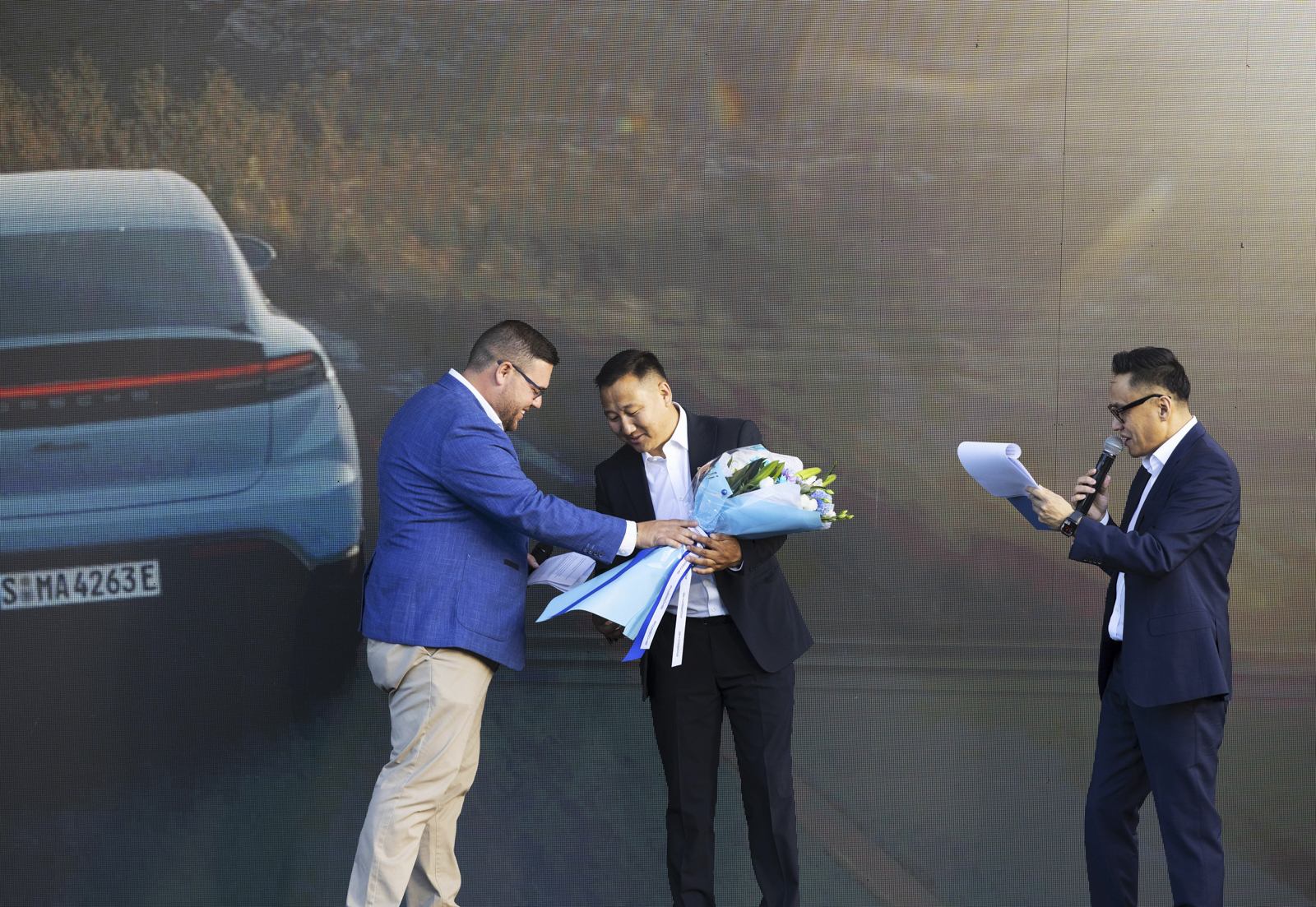 Porsche Улаанбаатар төв байгуулагдсаны 10 жилийн ой болж өнгөрлөө (фото 1)