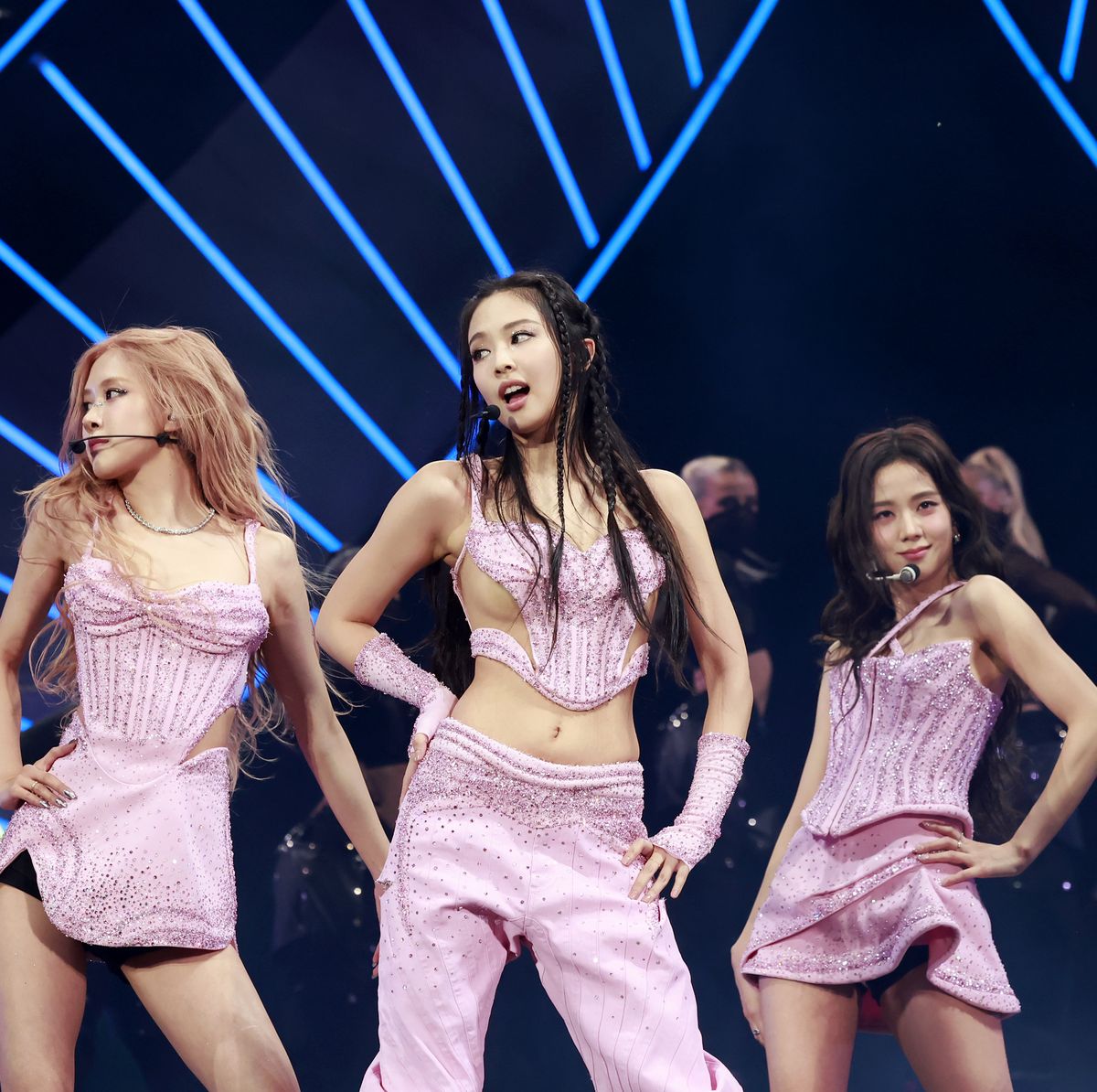 BLACKPINK хамтлаг шинэ дуугаа аялан тоглолтынхоо үеэр анх удаа толилуулна (фото 1)