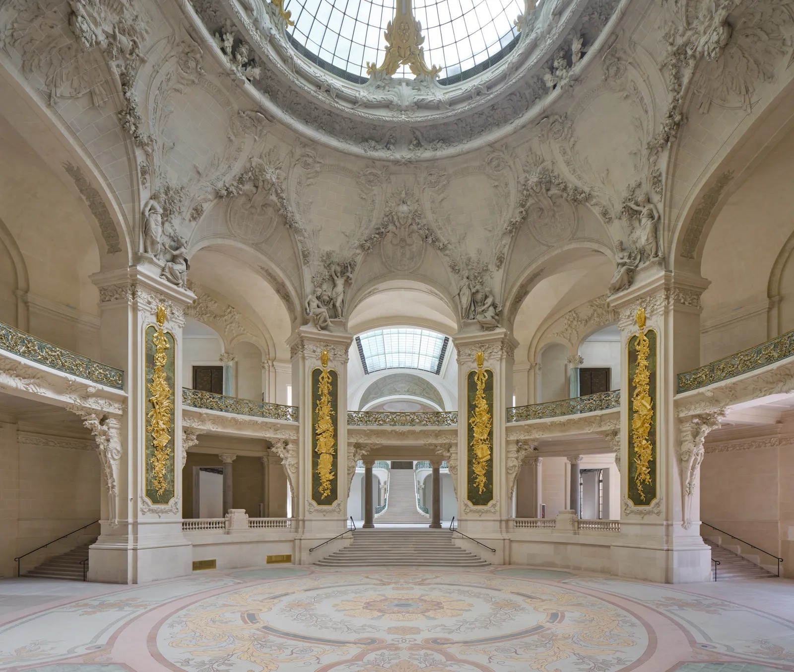 Grand Palais ордонд зохион байгуулагддаг Chanel брэндийн нүсэр шоунууд (фото 1)