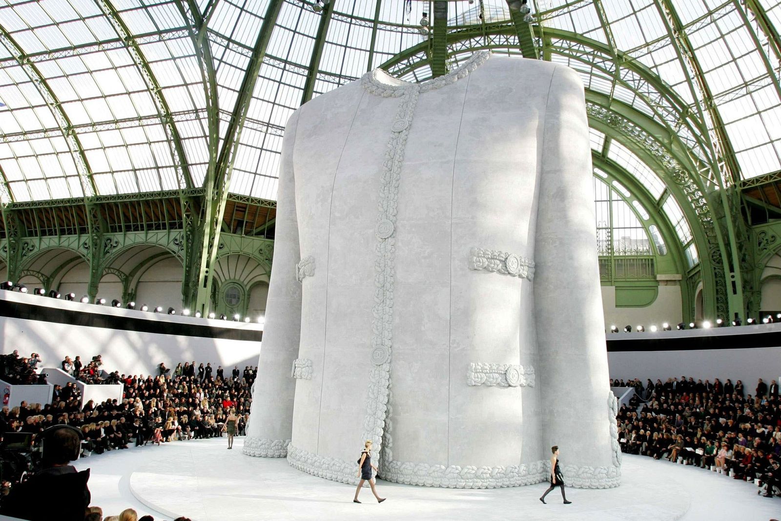Grand Palais ордонд зохион байгуулагддаг Chanel брэндийн нүсэр шоунууд (фото 5)
