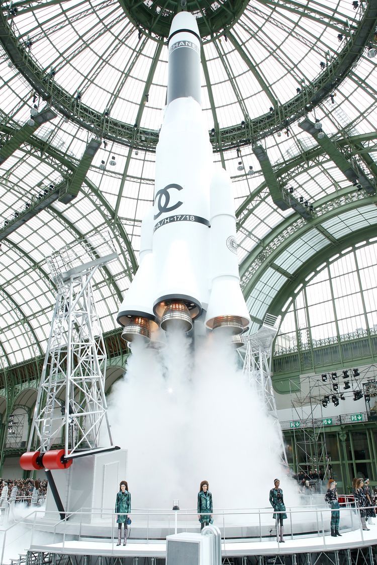 Grand Palais ордонд зохион байгуулагддаг Chanel брэндийн нүсэр шоунууд (фото 11)