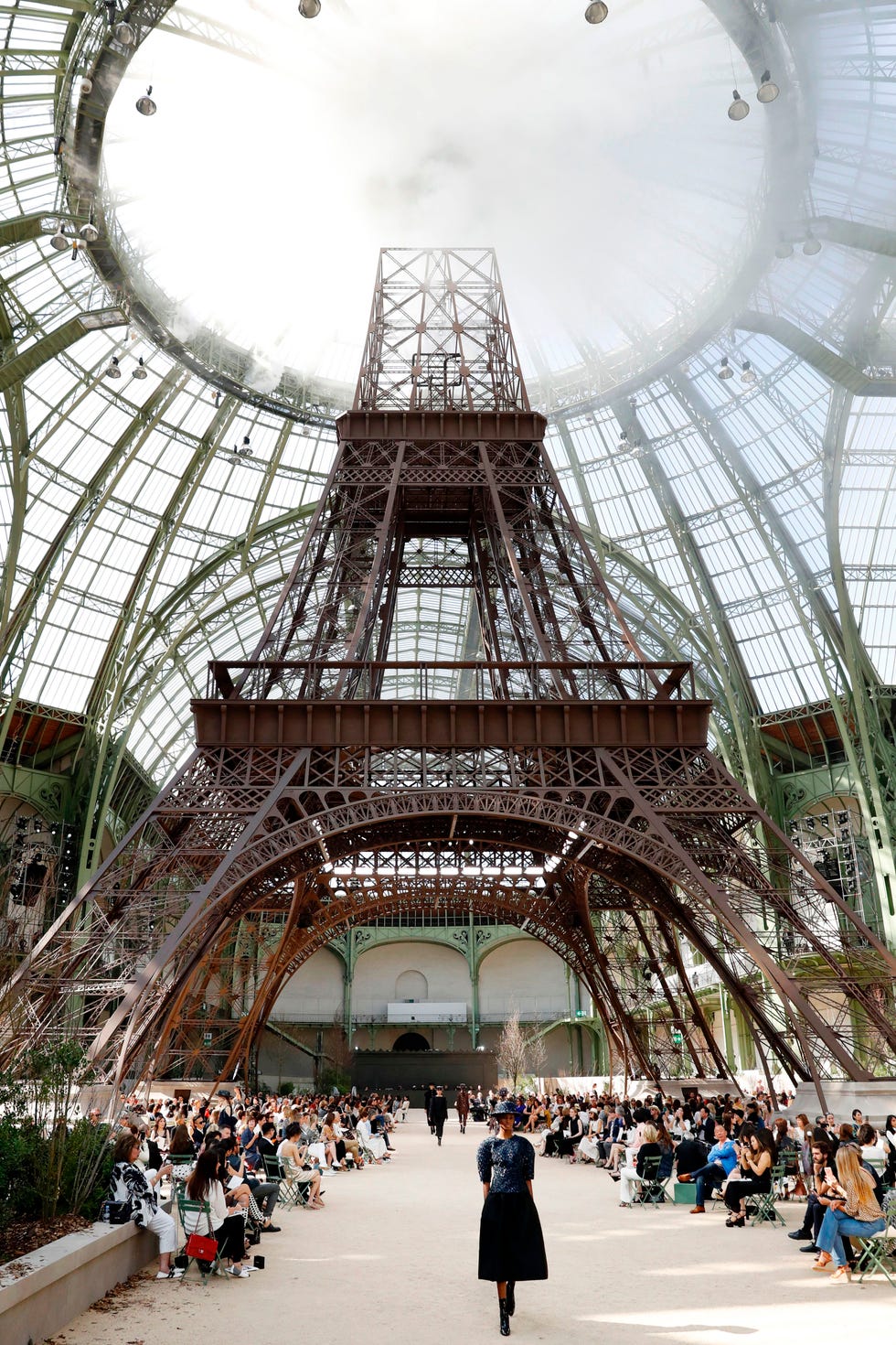 Grand Palais ордонд зохион байгуулагддаг Chanel брэндийн нүсэр шоунууд (фото 13)