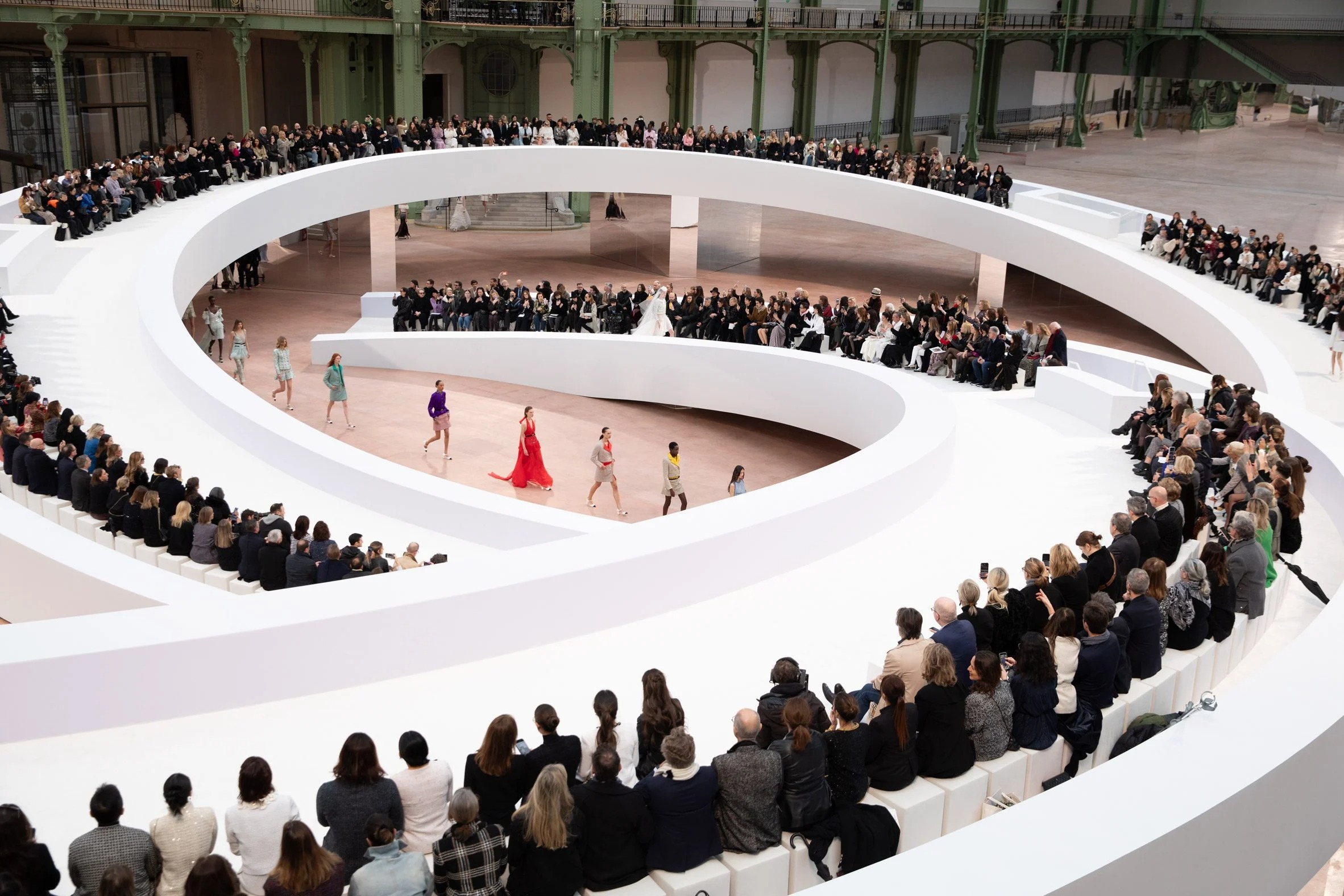 Grand Palais ордонд зохион байгуулагддаг Chanel брэндийн нүсэр шоунууд (фото 22)