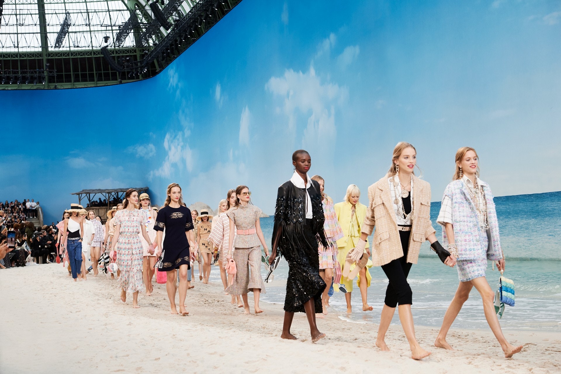Grand Palais ордонд зохион байгуулагддаг Chanel брэндийн нүсэр шоунууд (фото 21)