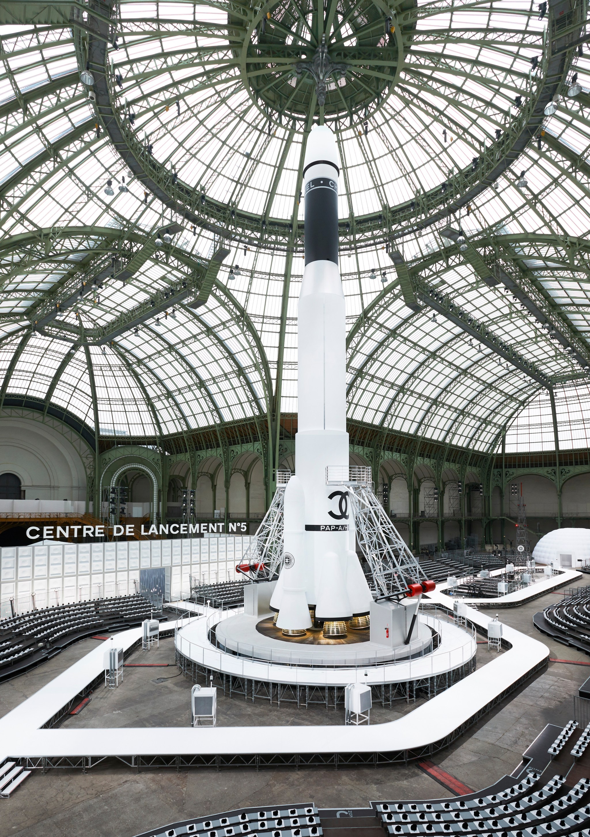 Grand Palais ордонд зохион байгуулагддаг Chanel брэндийн нүсэр шоунууд (фото 12)