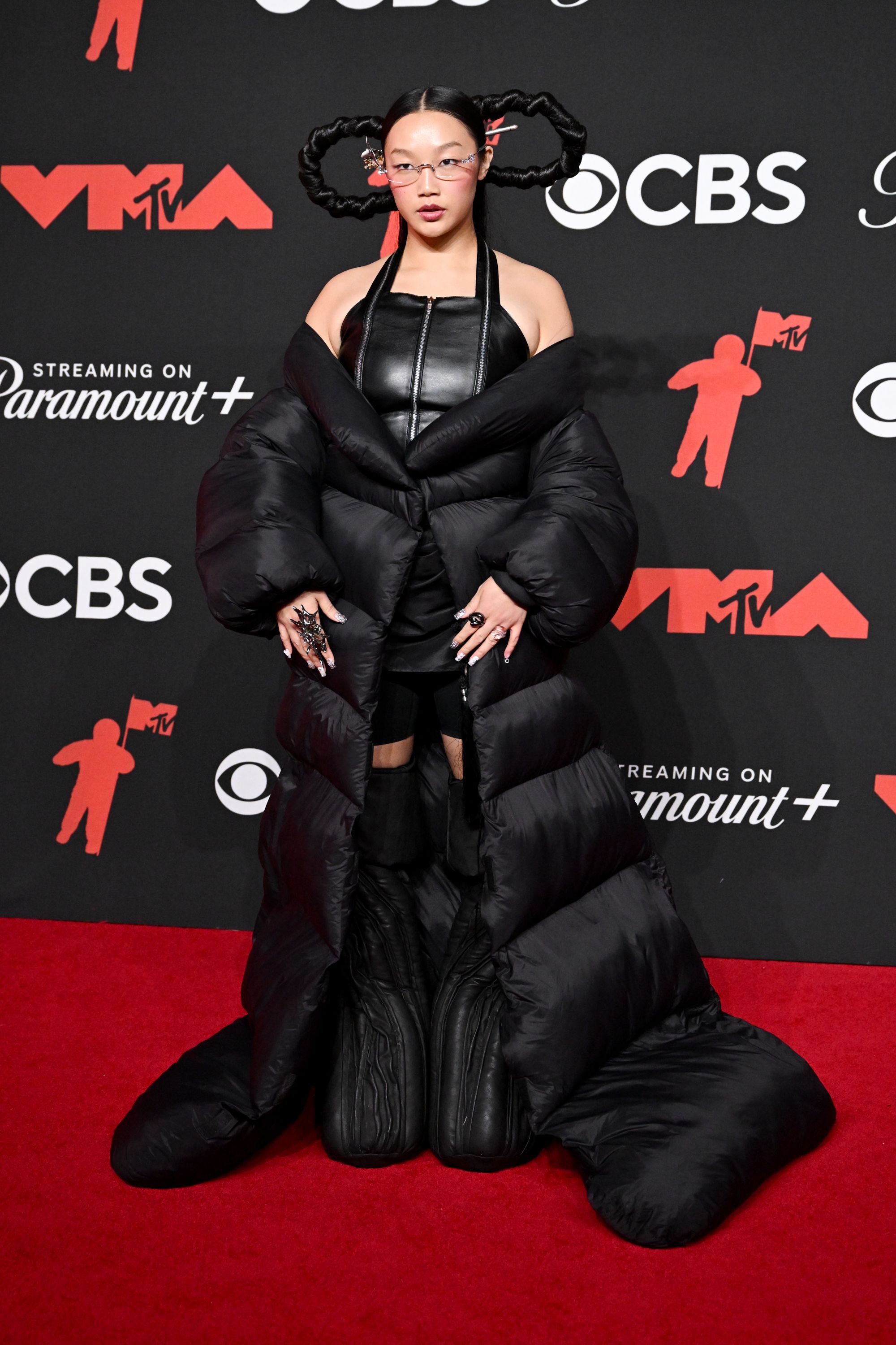 MTV VMA 2025: Улаан хивсний ёслол дээрх шилдэг төрхүүд (фото 21)