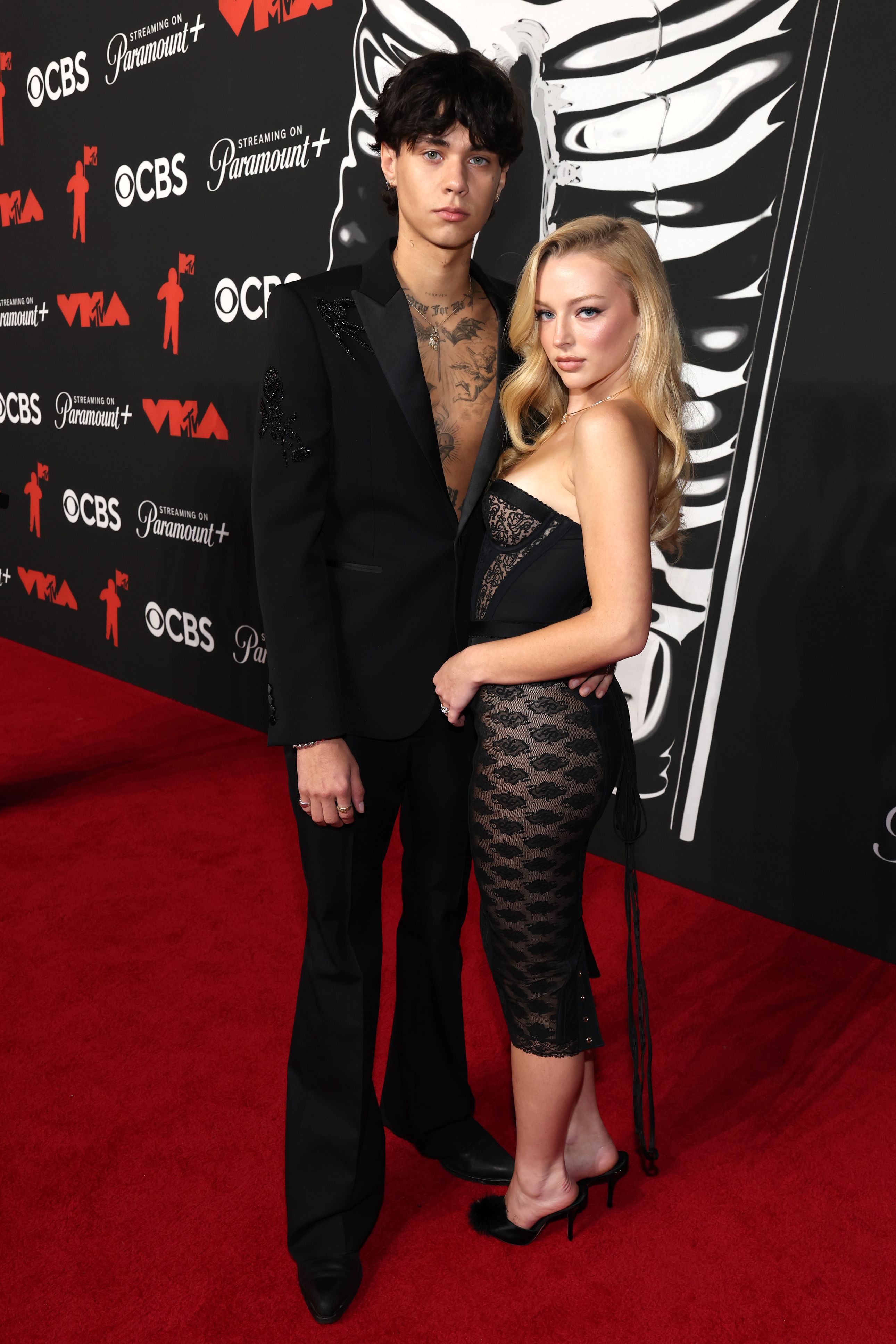 MTV VMA 2025: Улаан хивсний ёслол дээрх шилдэг төрхүүд (фото 34)