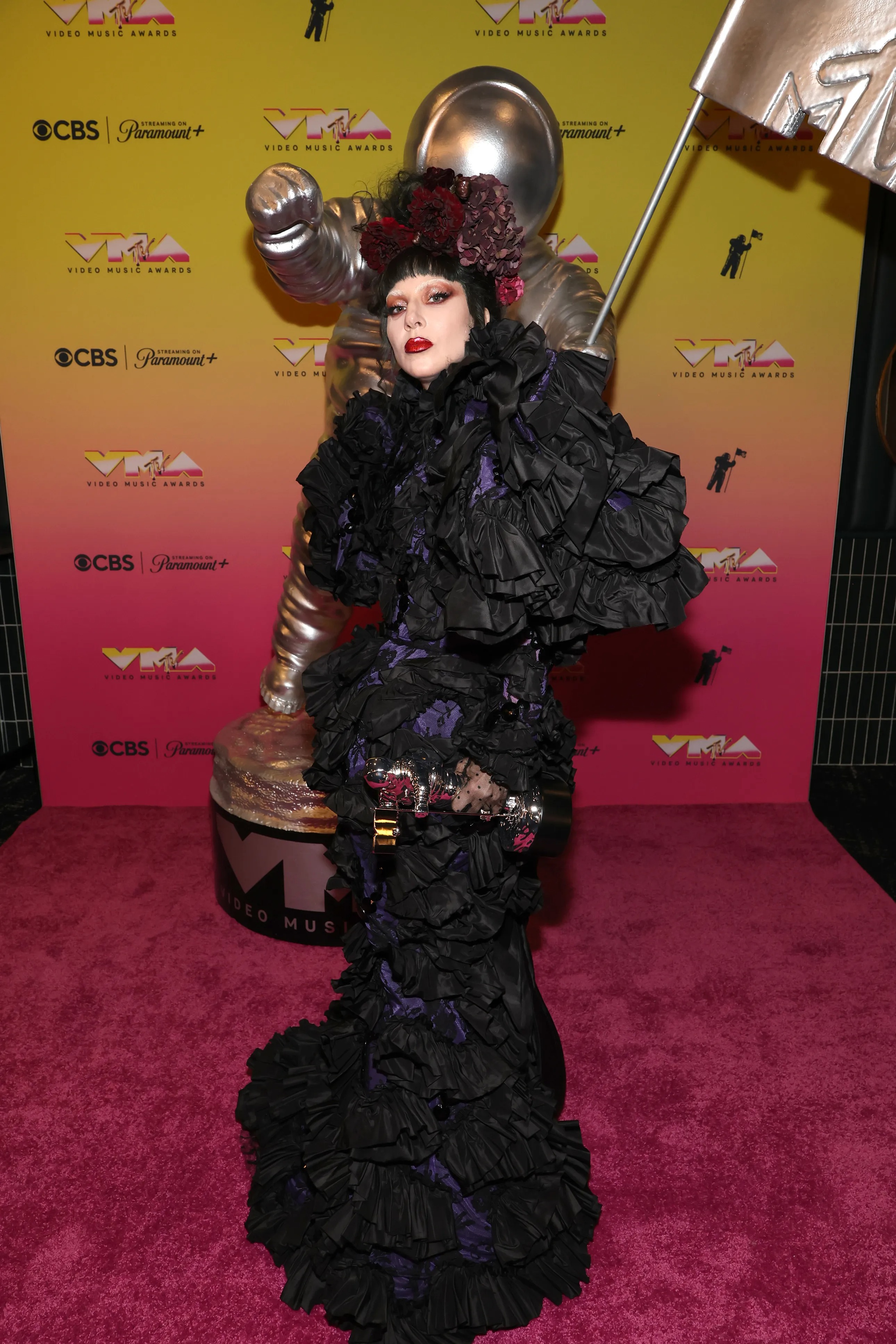 MTV VMA 2025: Улаан хивсний ёслол дээрх шилдэг төрхүүд (фото 1)