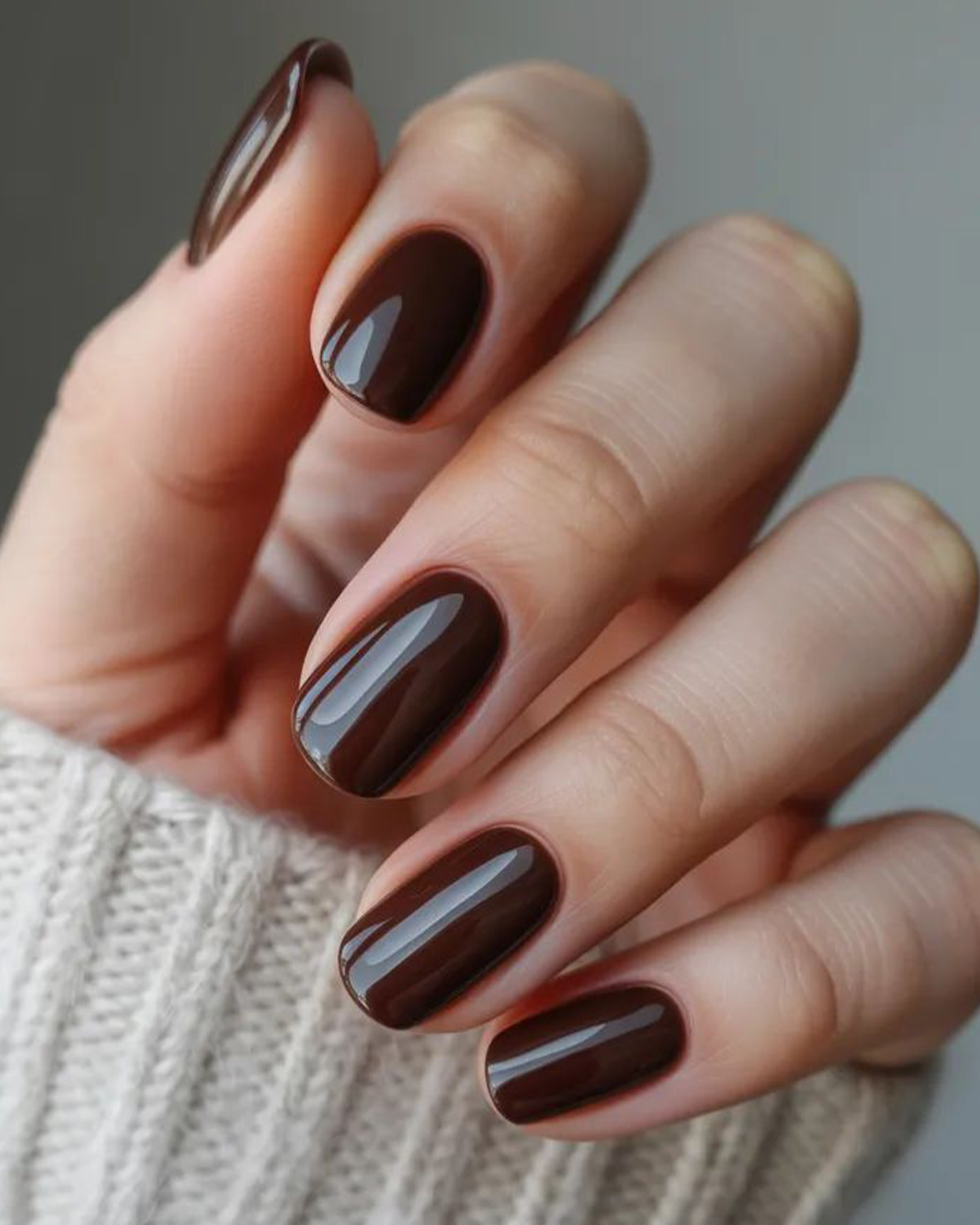 Энэ өвлийн маникюрын тренд: Супер богино хумс (фото 5)