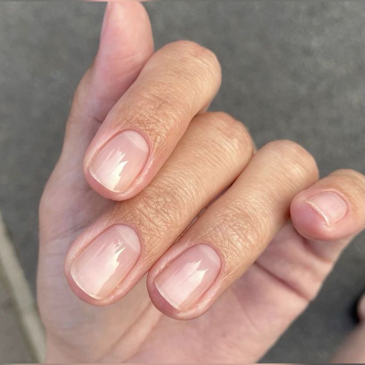 Энэ өвлийн маникюрын тренд: Супер богино хумс (фото 1)