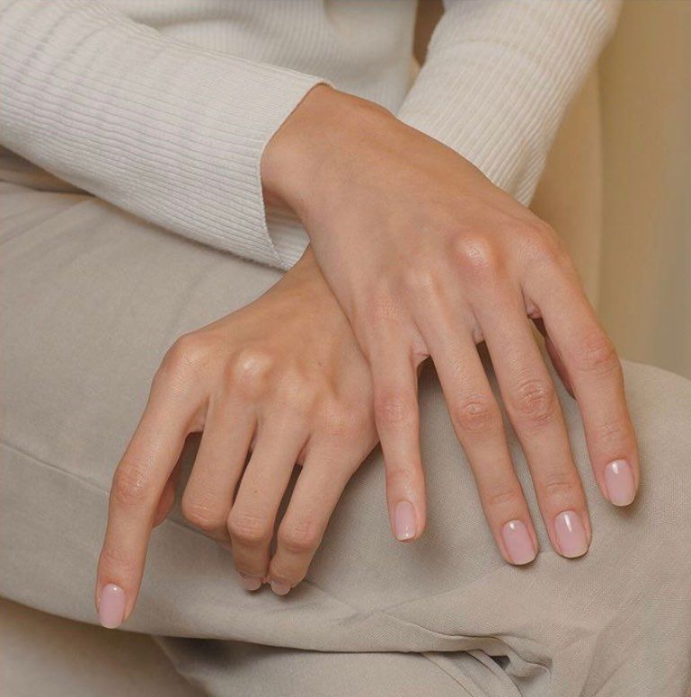 Энэ өвлийн маникюрын тренд: Супер богино хумс (фото 2)