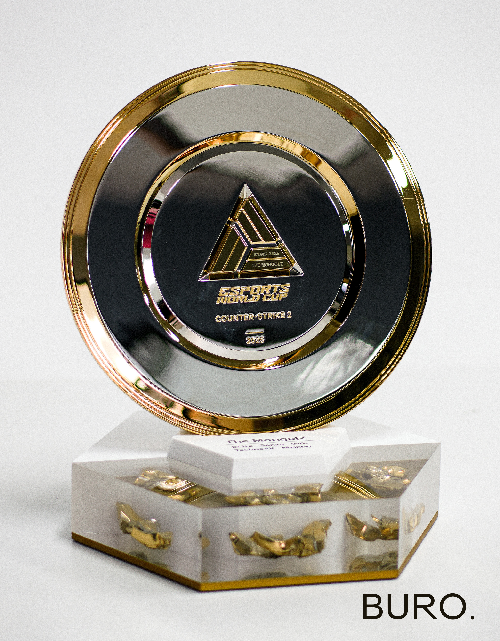 Exclusive: The MongolZ багийн Esports World Cup 2025 аваргын цом Монголд ирлээ (фото 2)